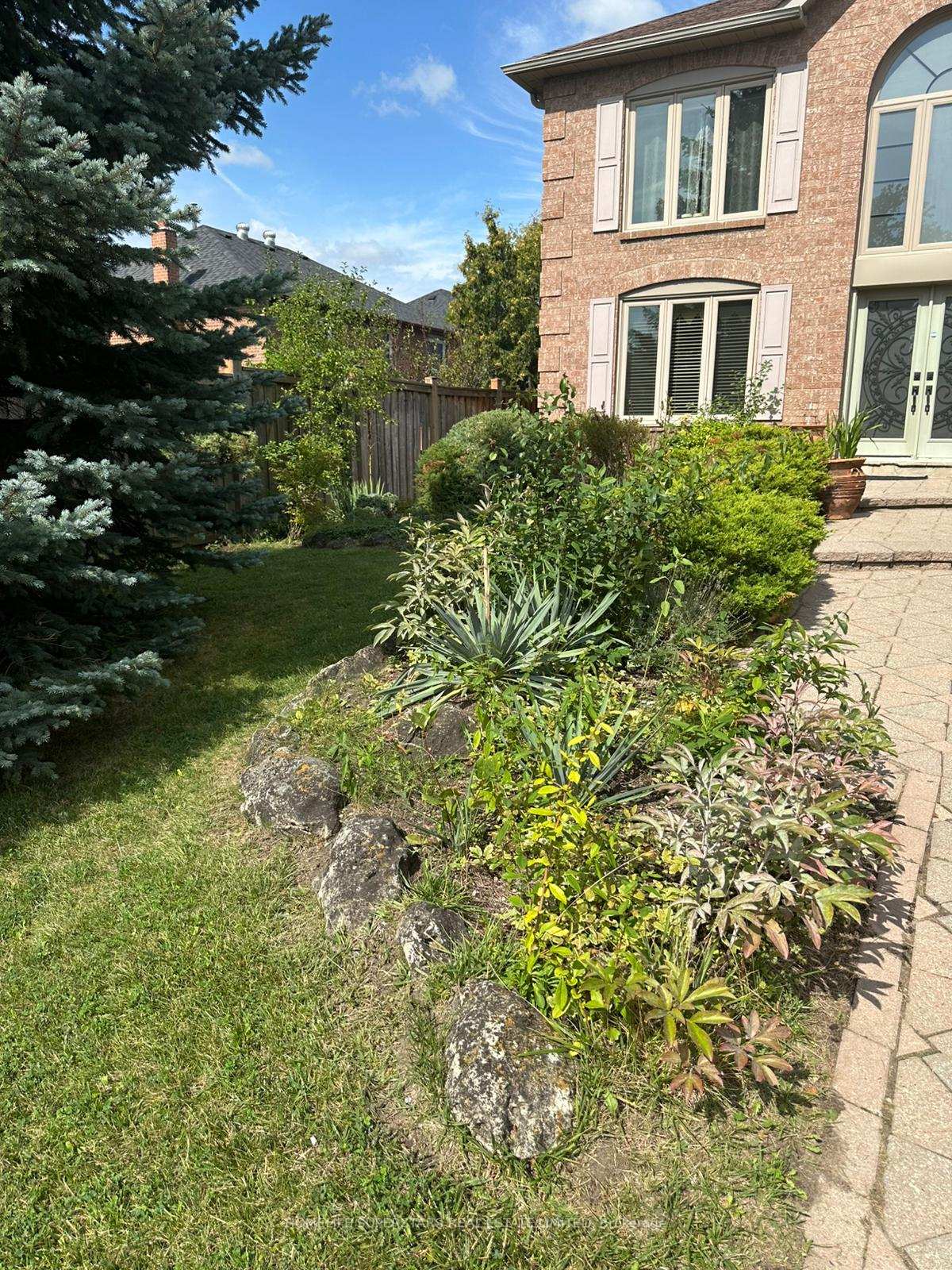 4 Nottingham Crescent, Brampton, ON L6S 4G4