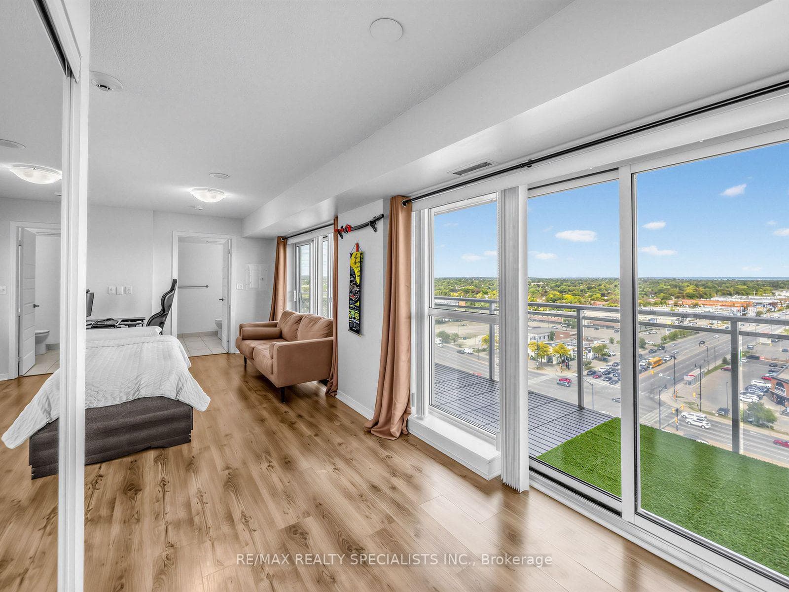 215 Queen Street E 1501, Brampton, ON L6W 0A9