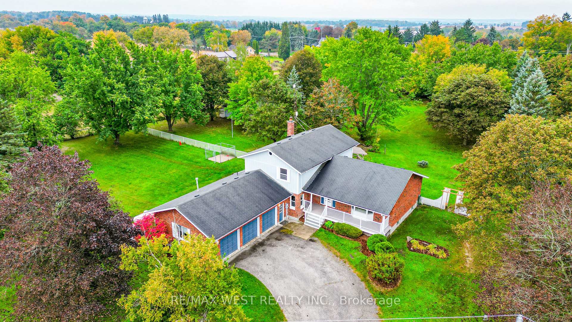 24 Smith Drive, Uxbridge, ON L0C 1E0