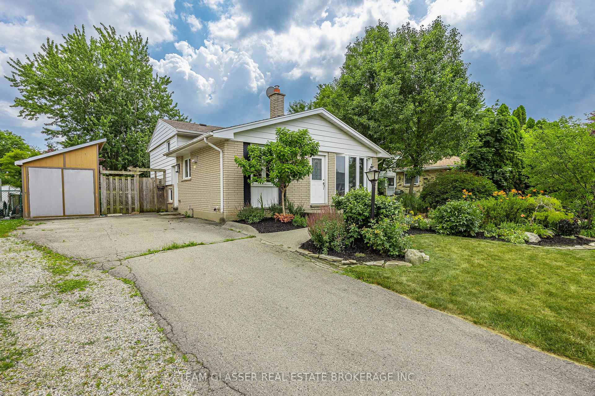 6 HEATH Place, London South, ON N5Z 4G6