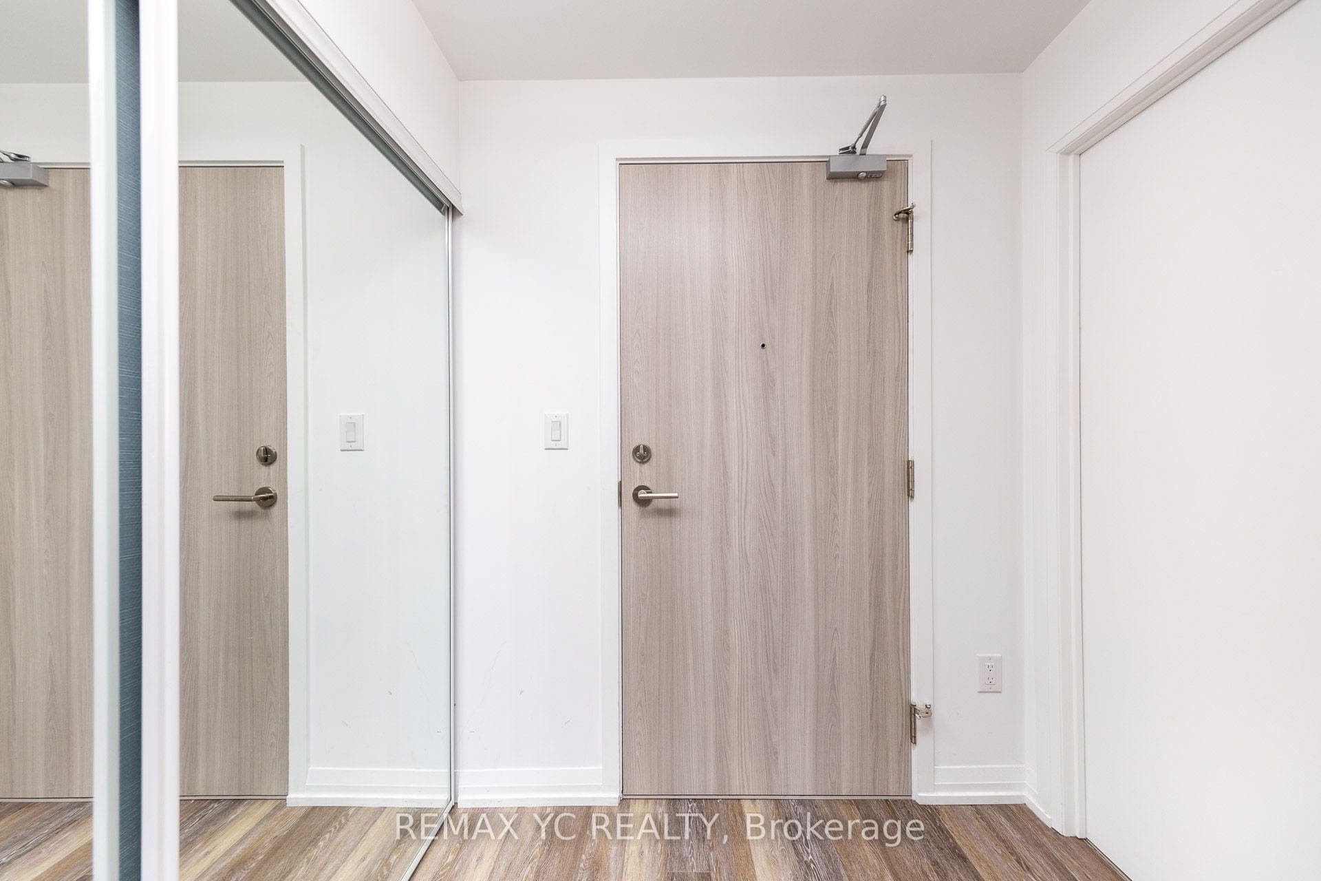 75 Canterbury Place 2110, Toronto, ON M2N 0L2