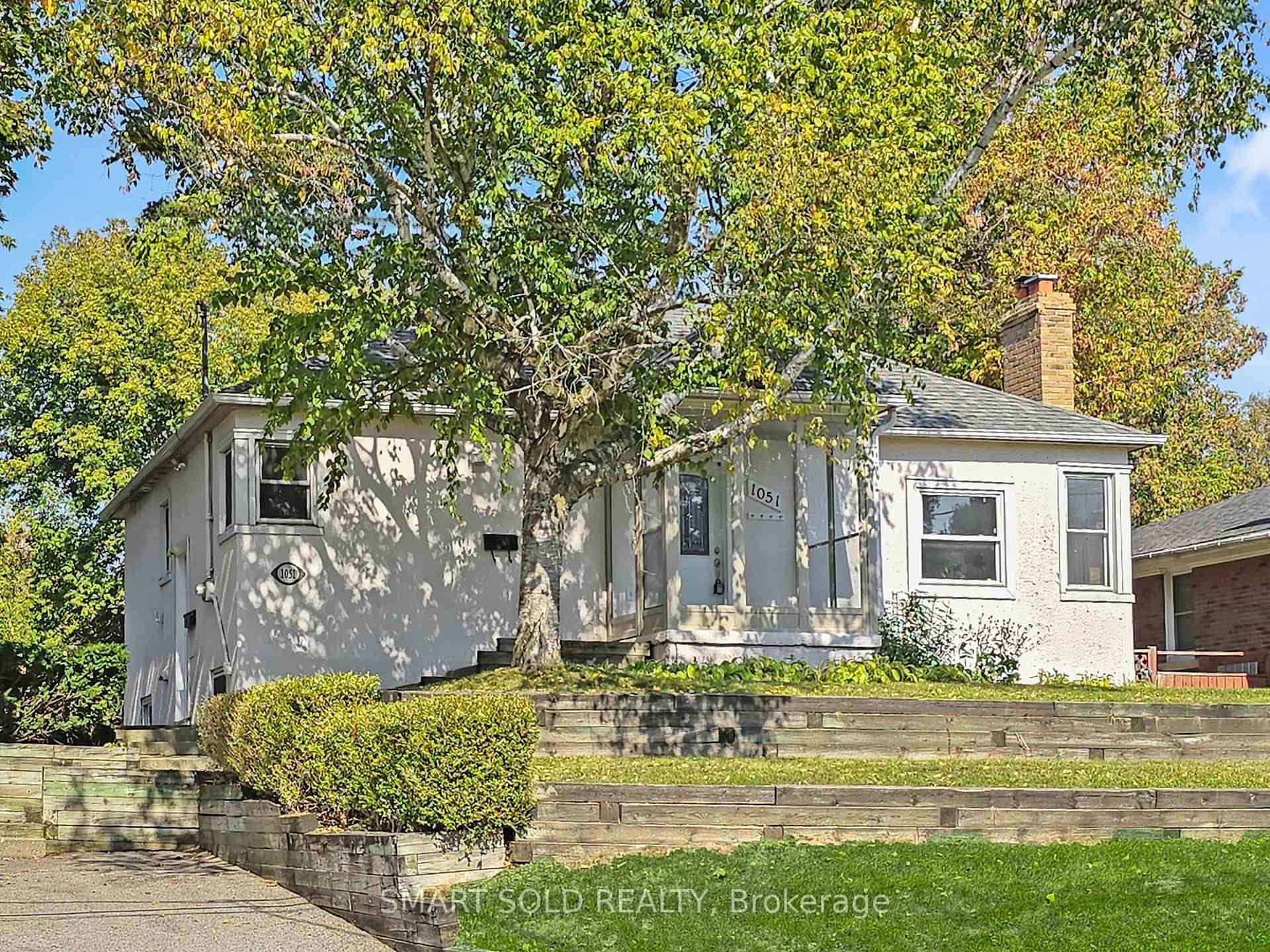1051 Janette Street, Newmarket, ON L3Y 3C4