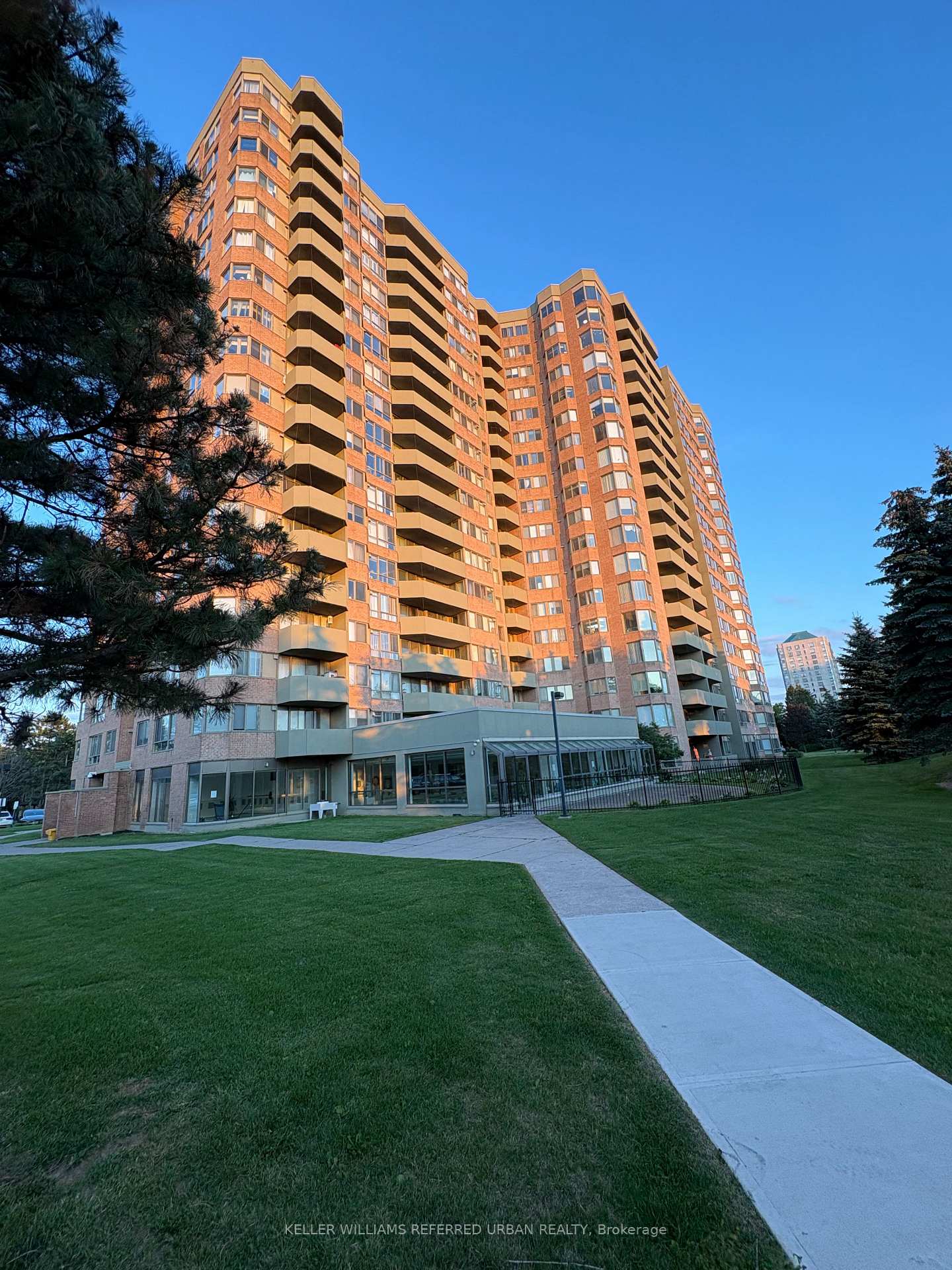 30 Thunder Grove 708, Toronto, ON M1V 4A3