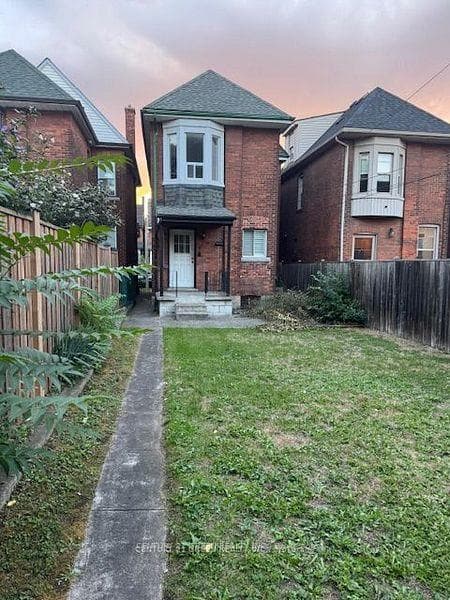 37 Gladstone Avenue, Hamilton, ON L8M 2H7
