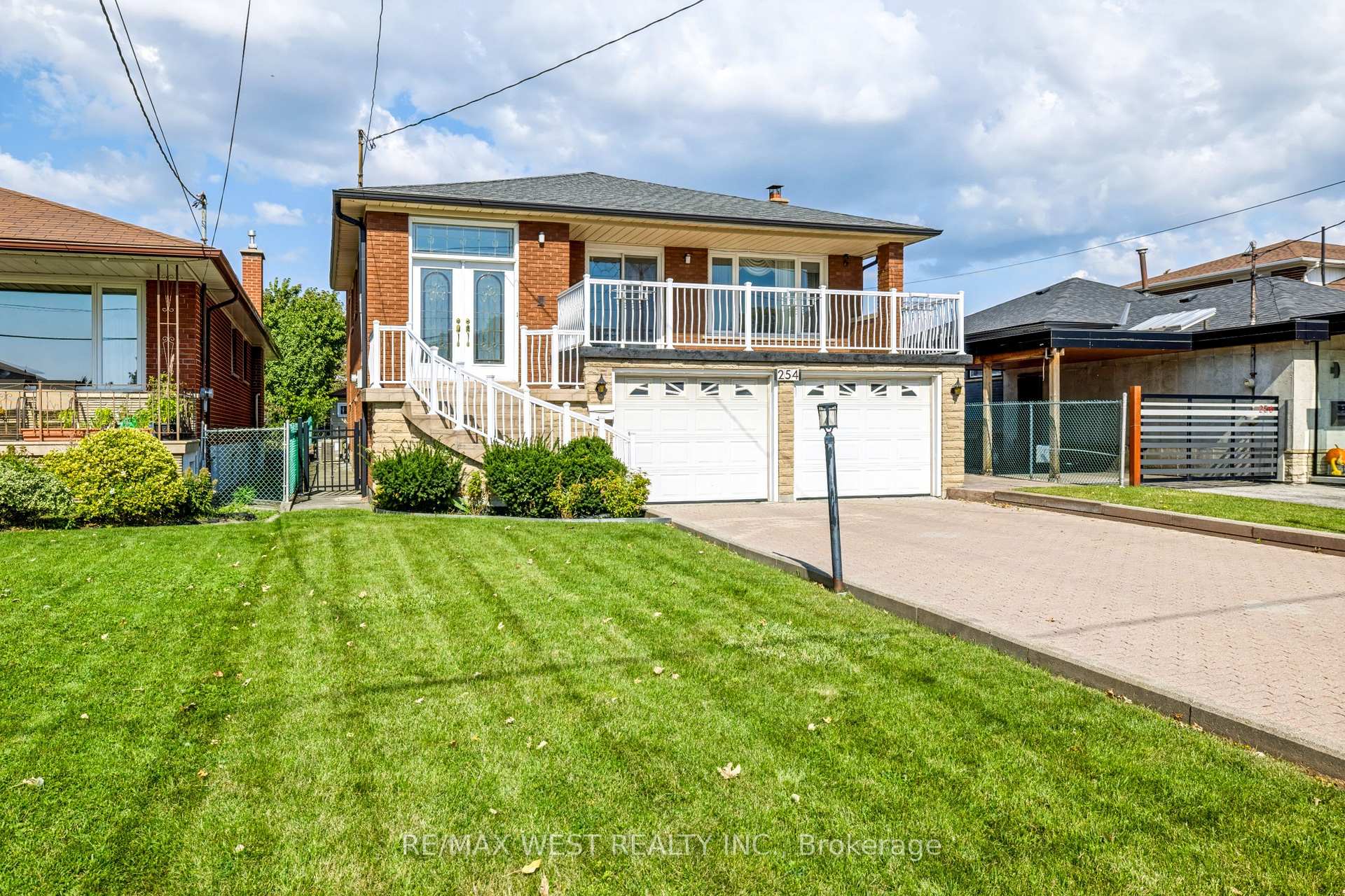 254 Maple Leaf Drive, Toronto, ON M6L 1P1