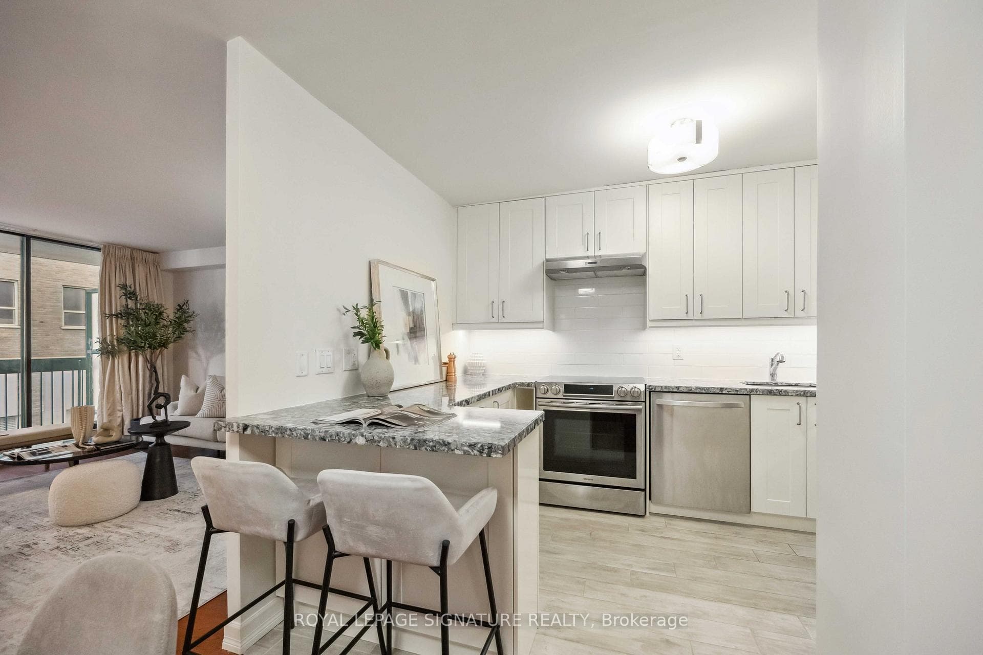 212 St. George Street 201, Toronto, ON M5R 2N5