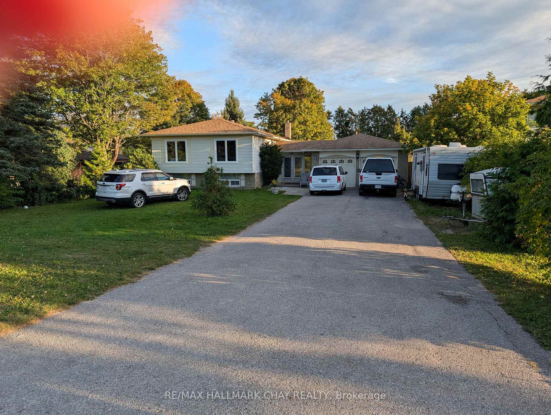 607 Big Bay Point Road, Barrie, ON L4N 3Z9