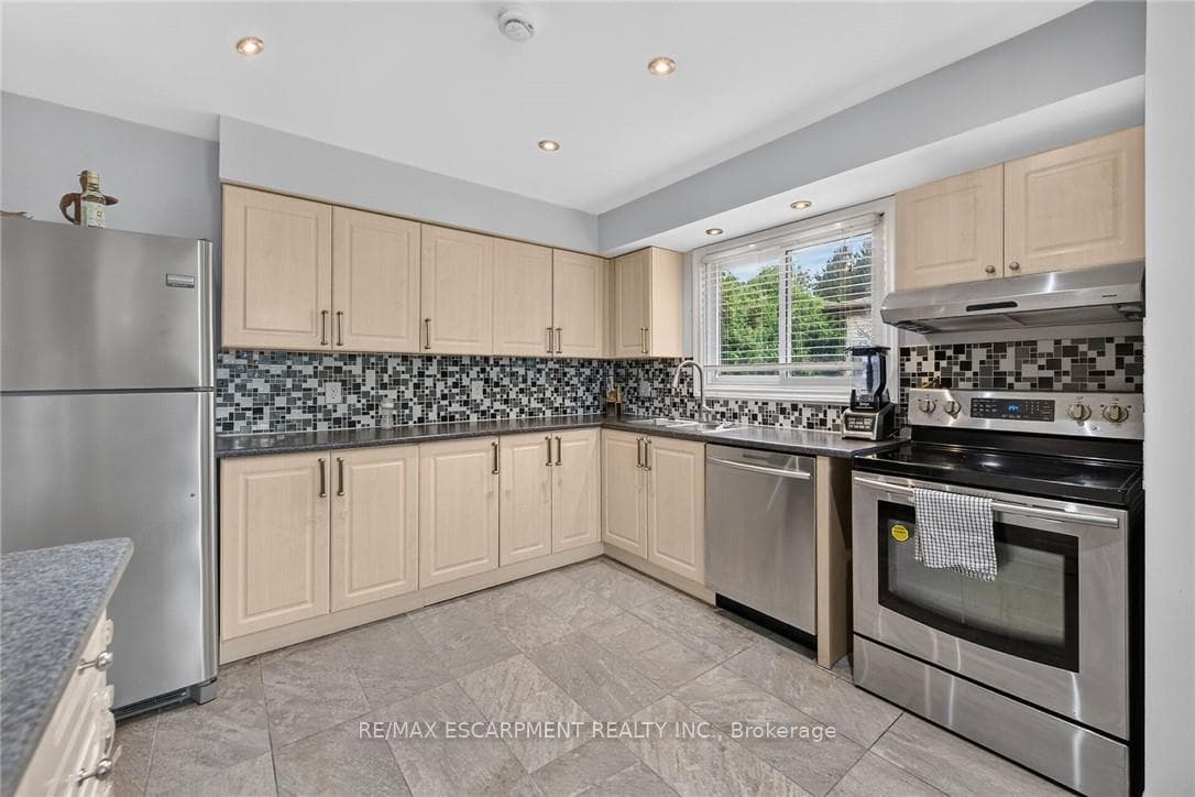 10 Krafty Court, Hamilton, ON L9C 6R7