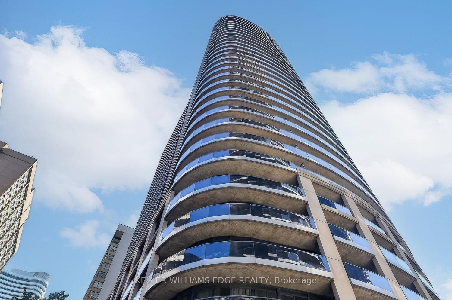 25 Carlton Street 2308, Toronto, ON M5B 1L4