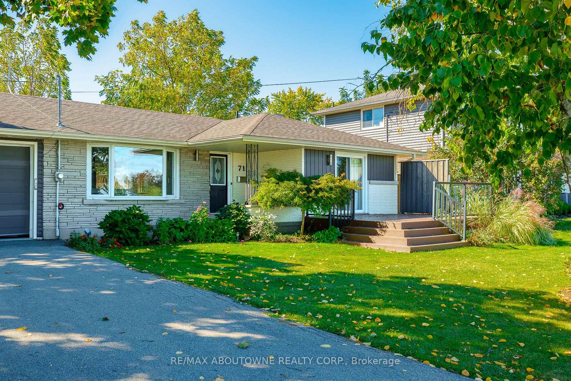 71 Lakeside Drive Lower, Grimsby, ON L3M 2L4