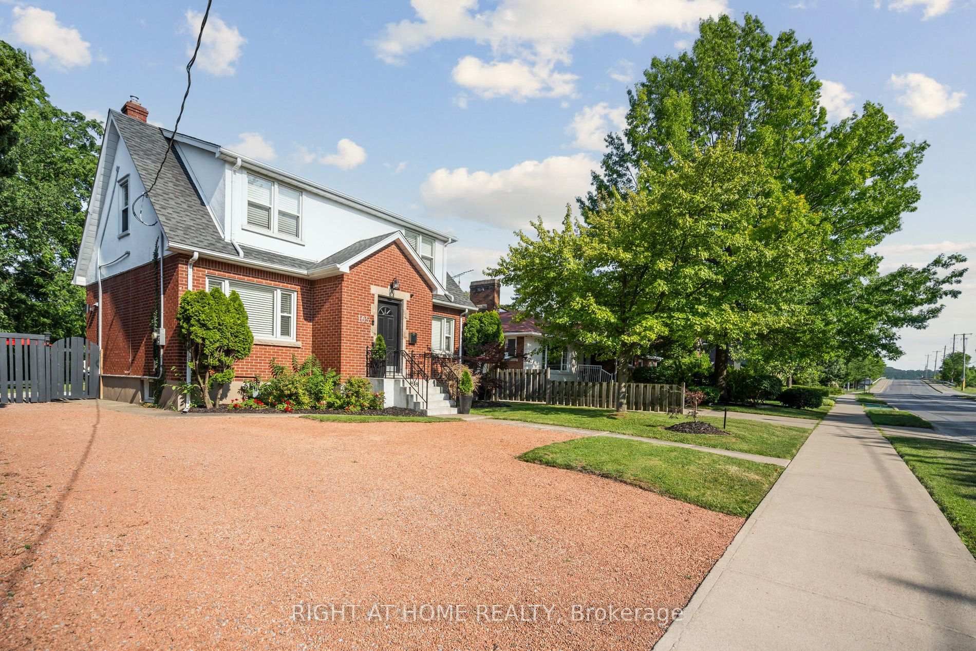 105 Glenridge Avenue Lower, St. Catharines, ON L2R 4X5