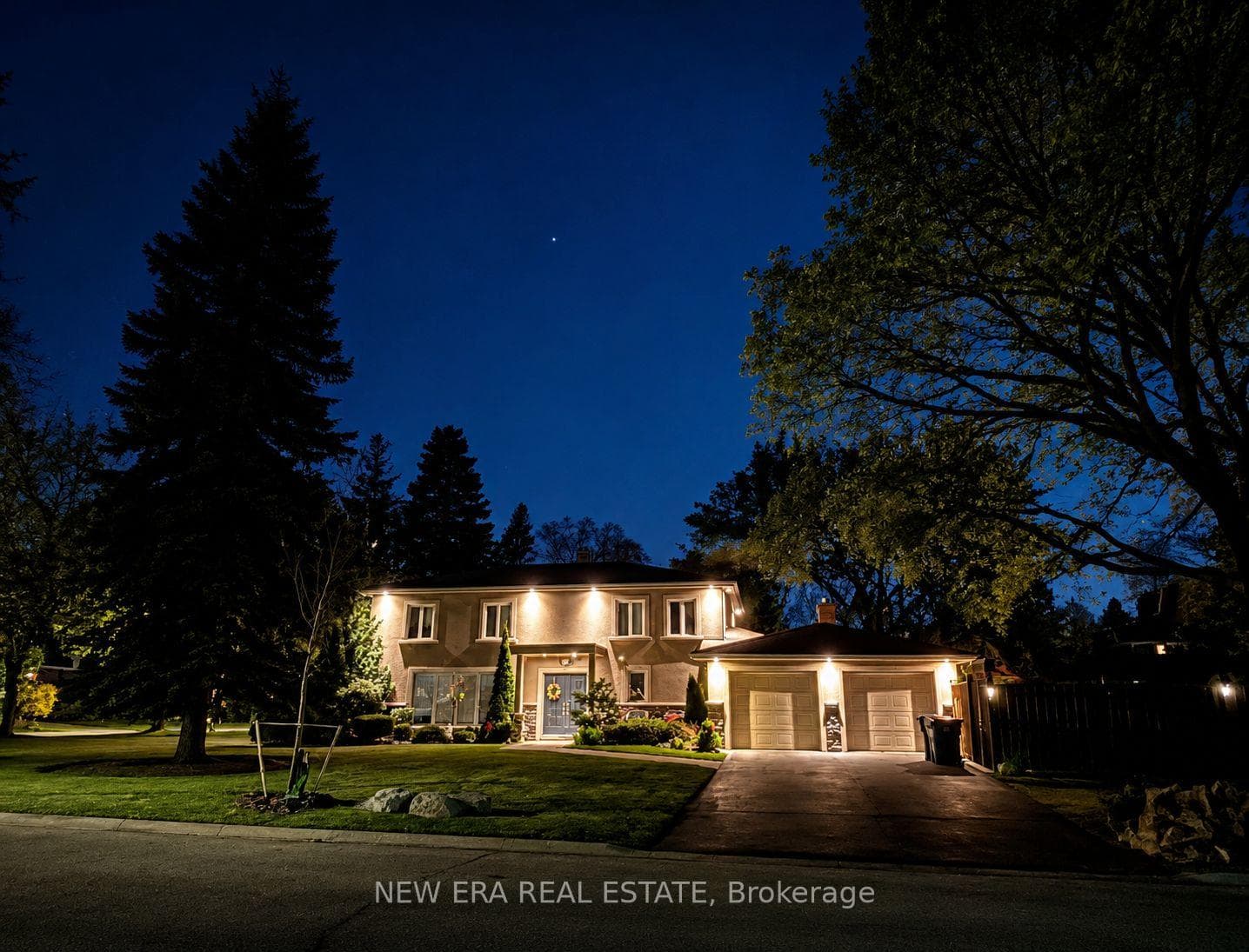 1423 Bunsden Avenue, Mississauga, ON L5H 2B3