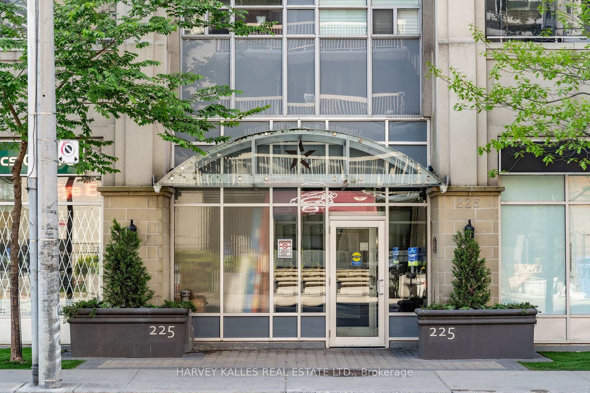 225 Wellesley Street E 313, Toronto, ON M4X 1G1