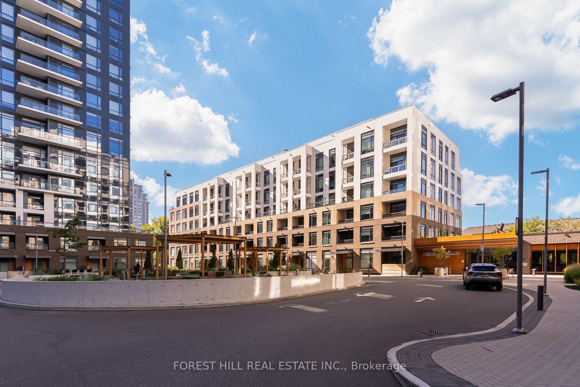8 Beverley Glen Boulevard 217, Vaughan, ON L4J 0L5