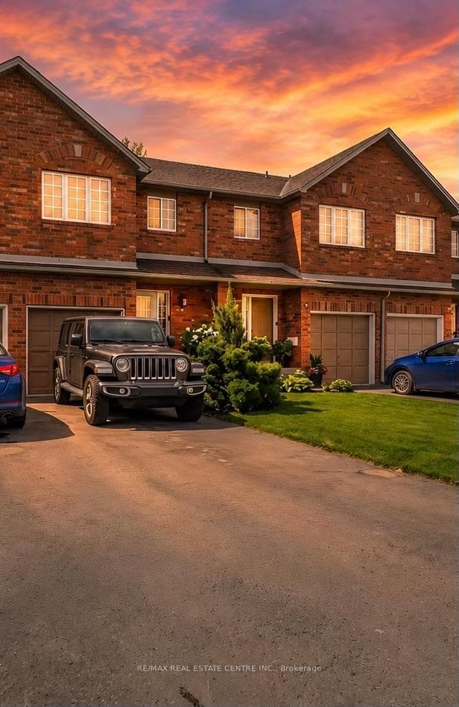 10 Cadham Boulevard 29, Hamilton, ON L8W 3X6