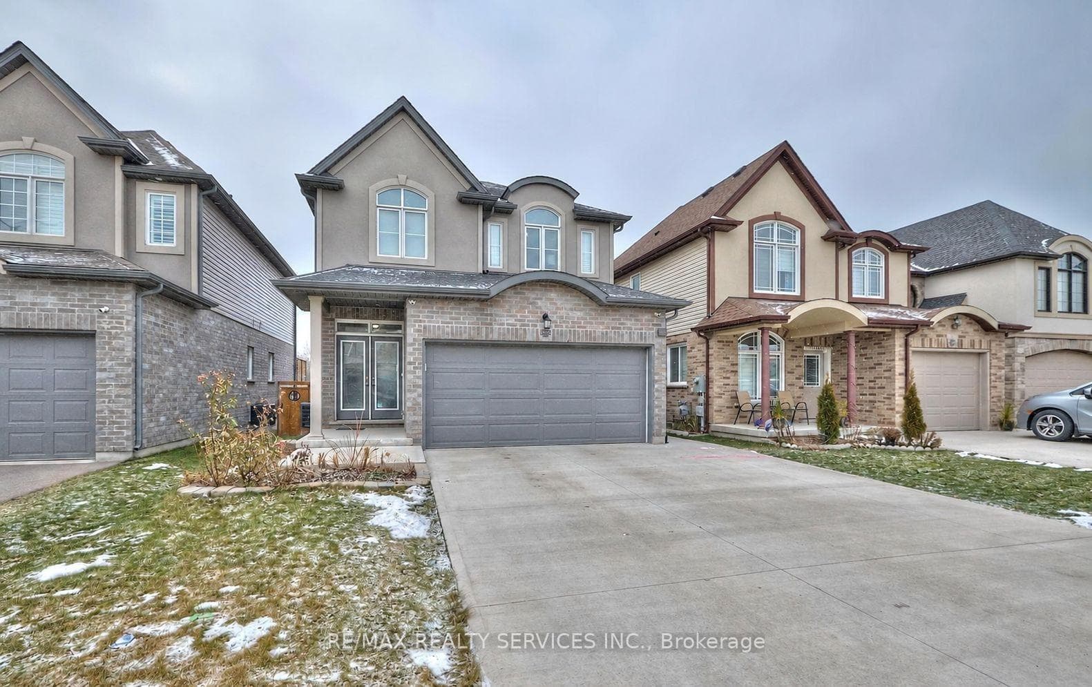 6045 Ernest Crescent Upper, Niagara Falls, ON L2H 0H9