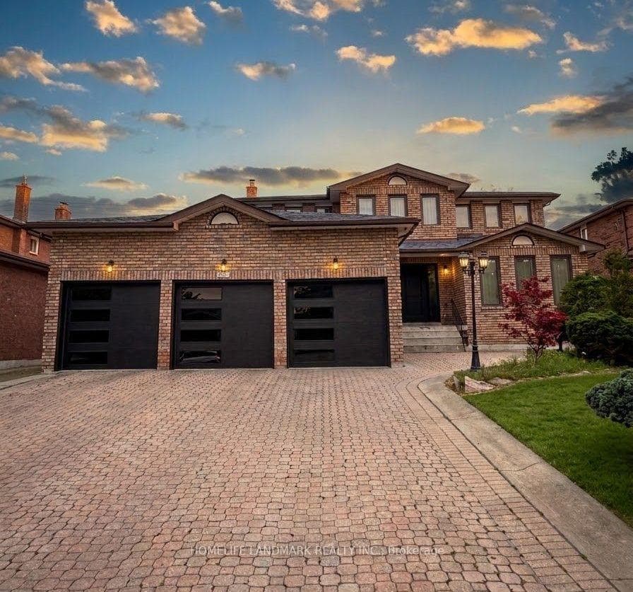 11 Ravenhill Crescent, Markham, ON L3S 2V6
