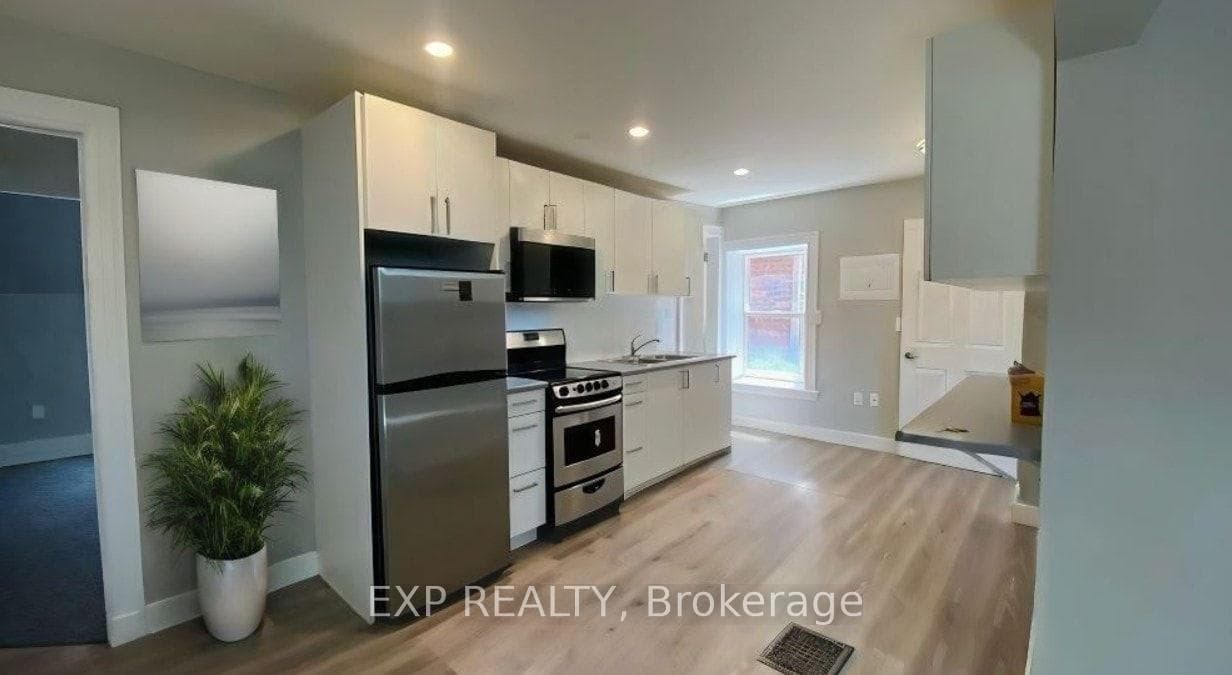 72 Victoria Avenue S #103, Hamilton, ON L8N 2S7