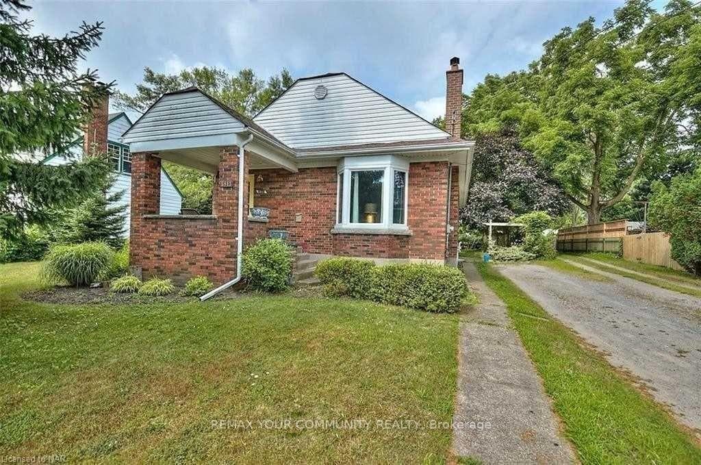 3813 St Peter Avenue, Niagara Falls, ON L2J 2N7