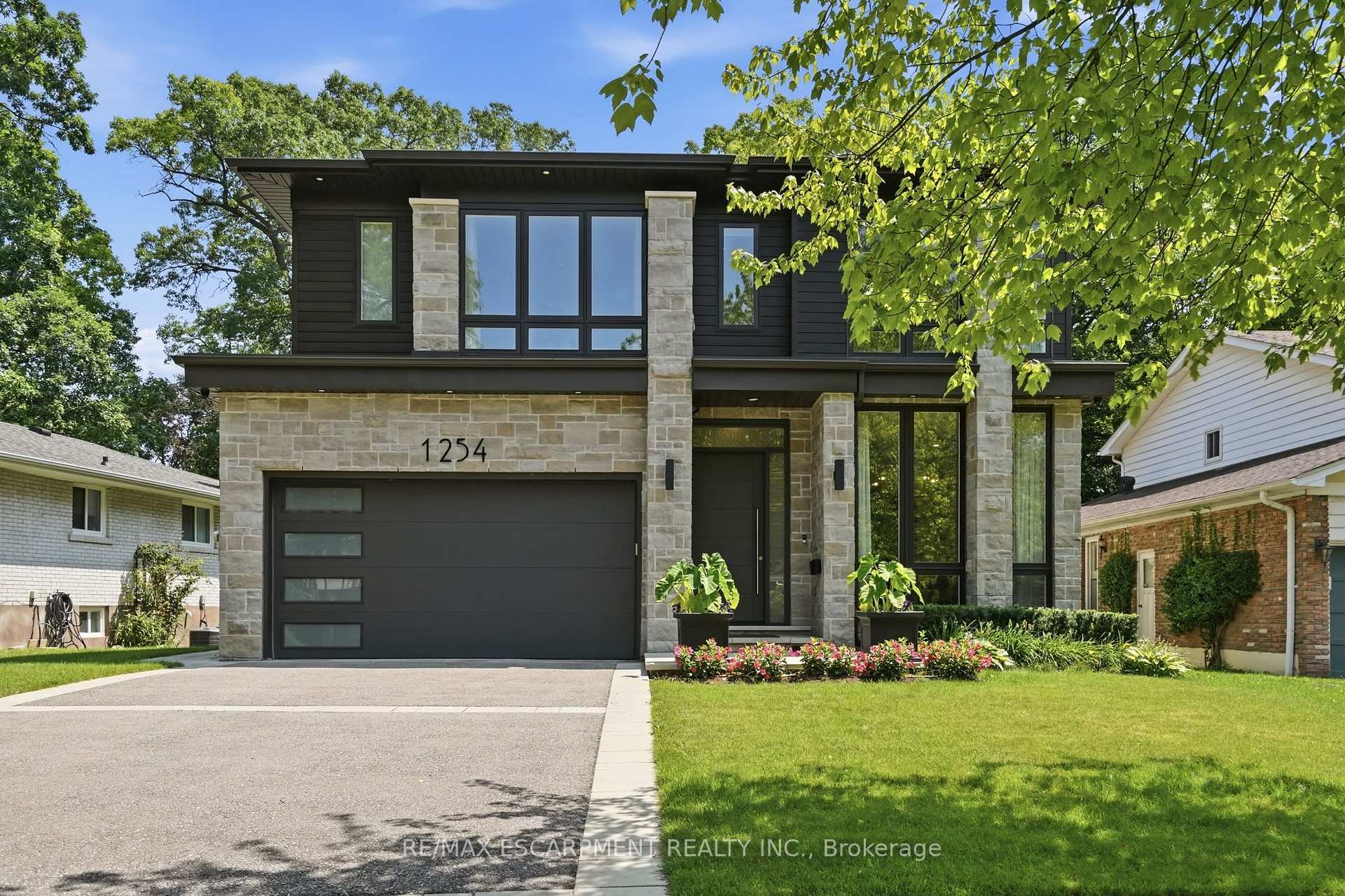 1254 Bramblewood Lane, Mississauga, ON L5H 1M1