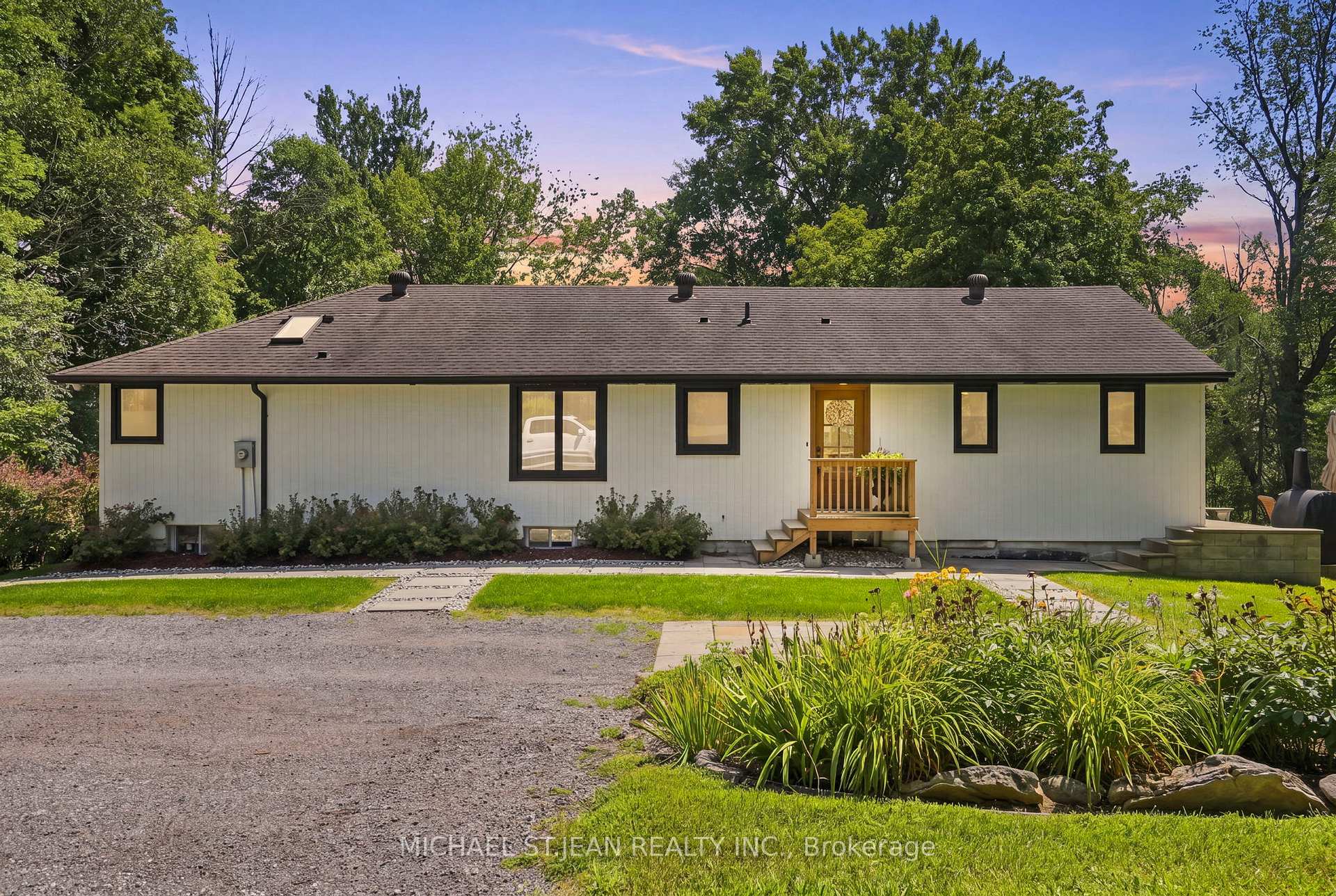 1095 Governors Road, Hamilton, ON L9H 5E3