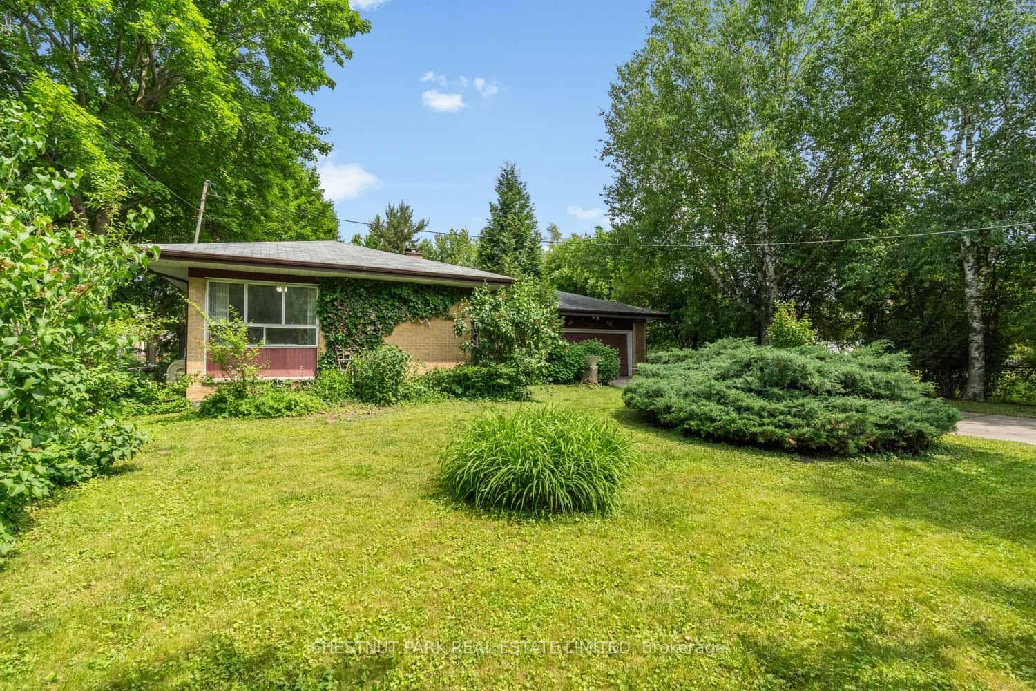 2 Gallacher Avenue, Richmond Hill, ON L4E 2W9