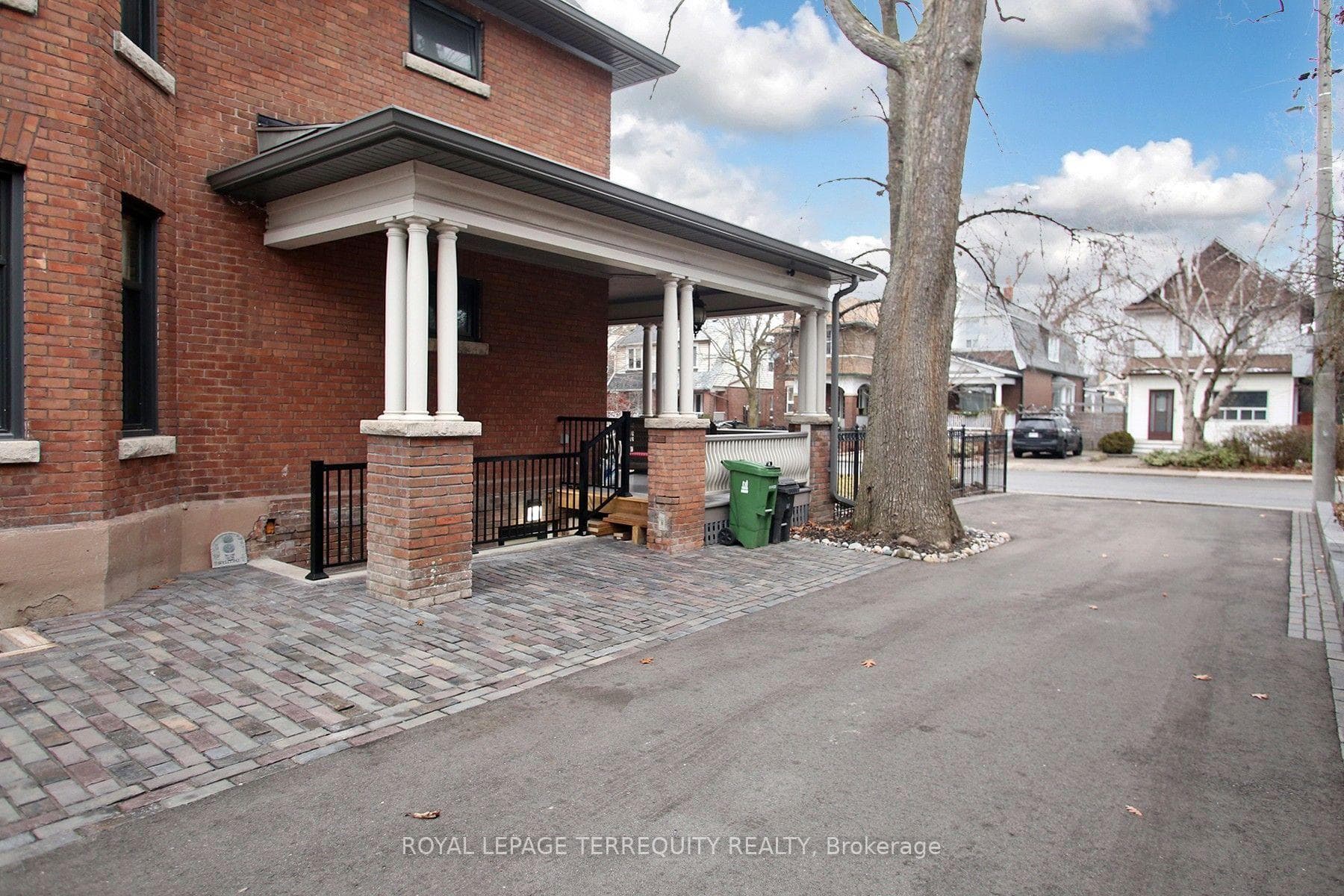 354 Main Street Bsmt, Toronto, ON M4C 4X7
