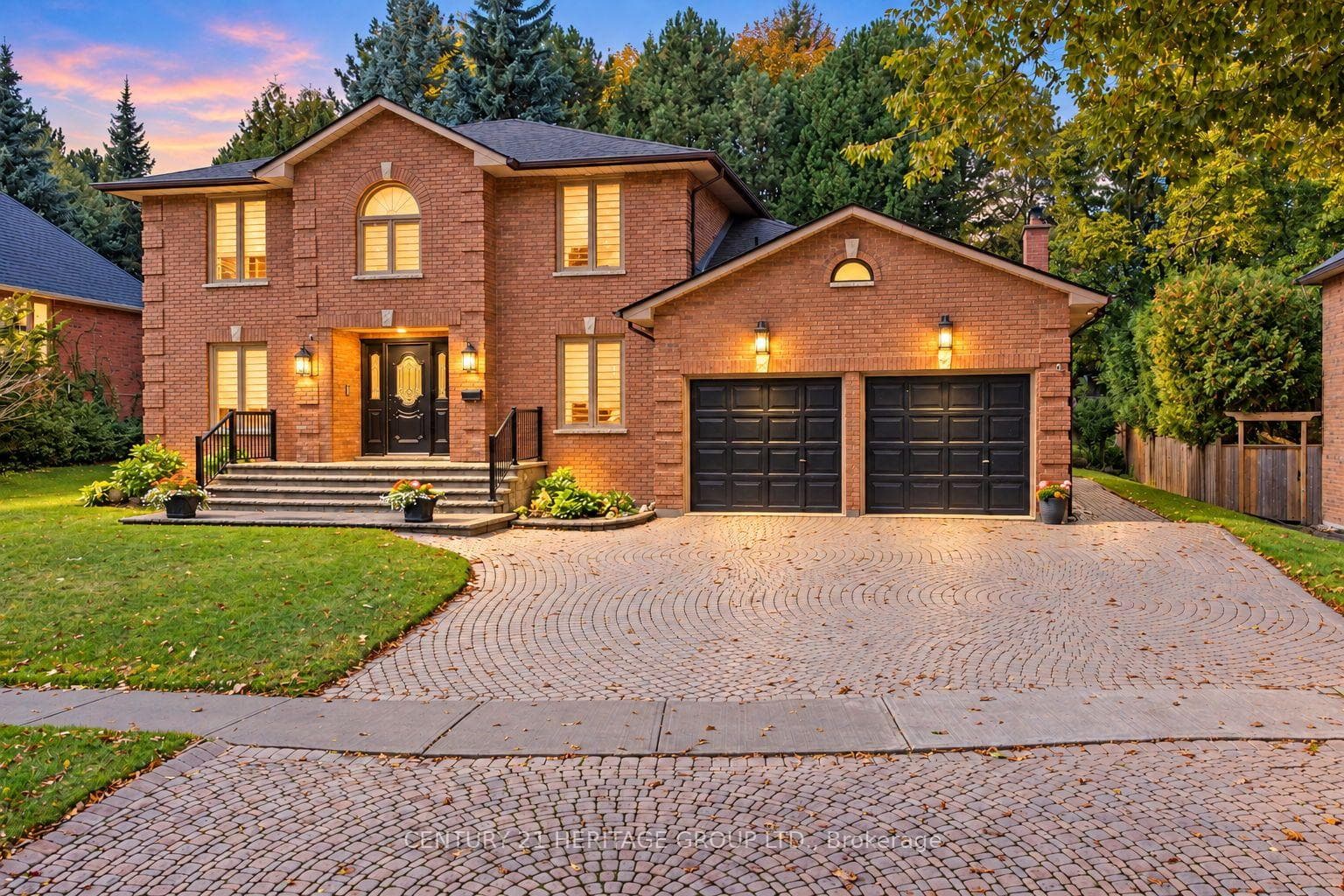 144 Lovers Lane, Hamilton, ON L9G 1G8