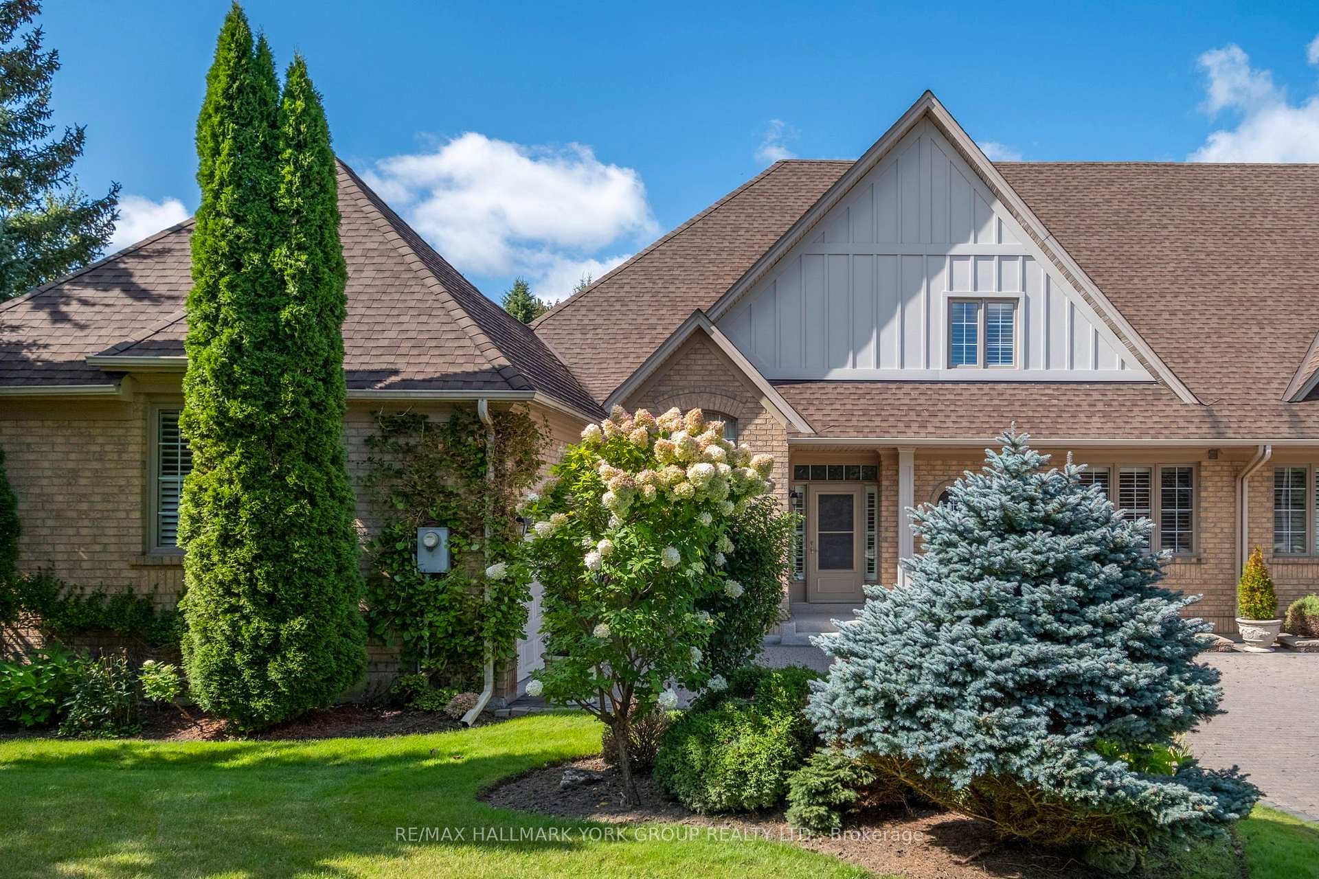422 Falconwood Hollow, Aurora, ON L4G 7M1