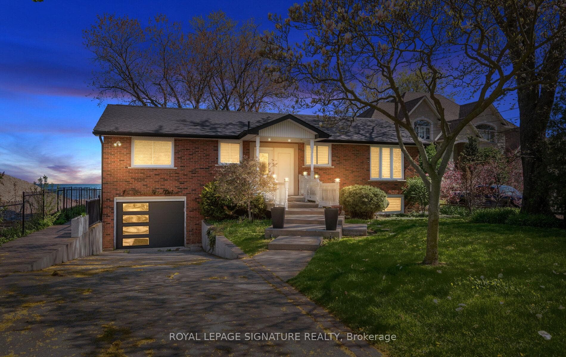 17 Wendakee Drive, Hamilton, ON L8E 5T3