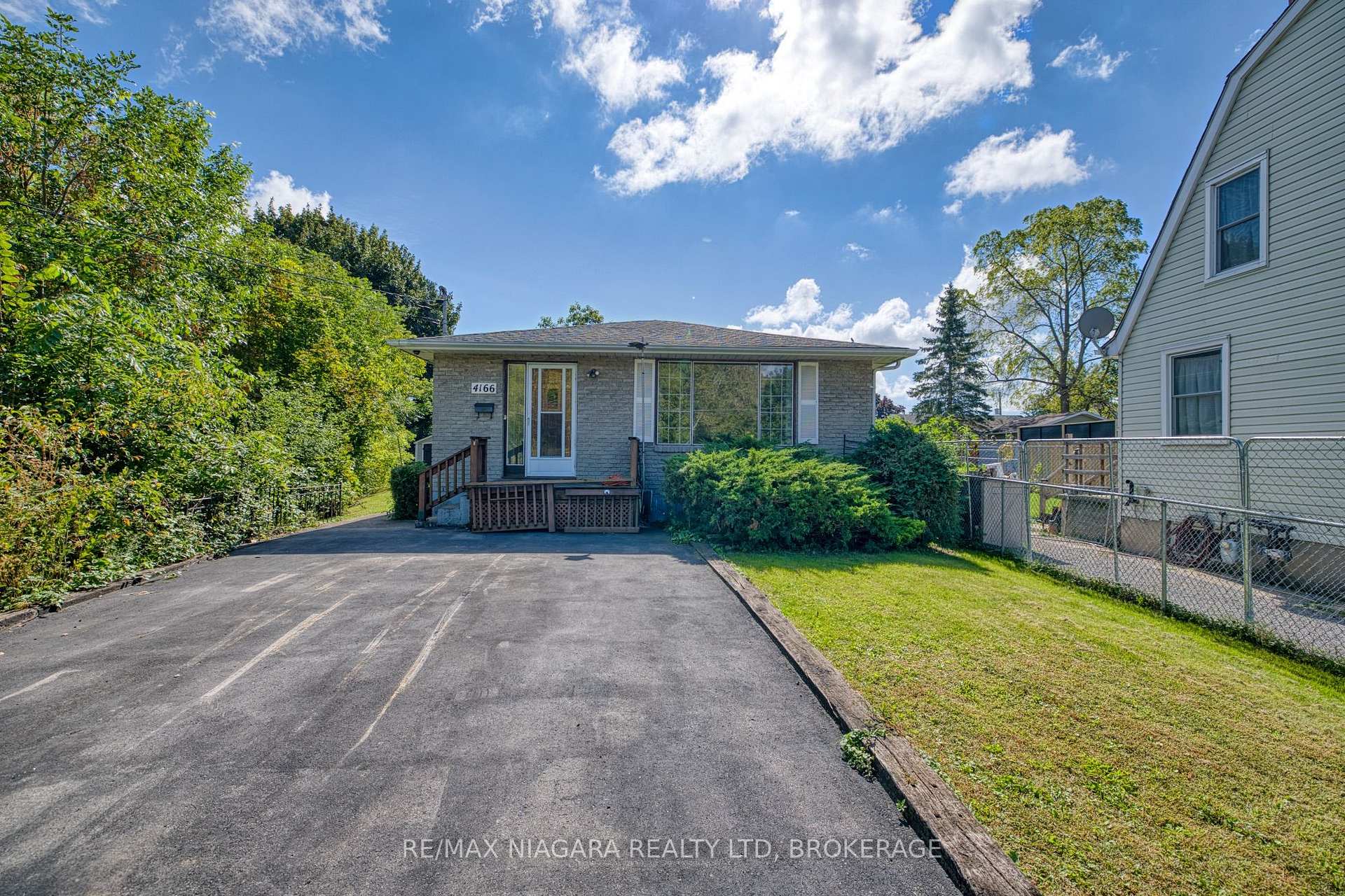 4166 Chippawa Parkway, Niagara Falls, ON L2G 6E5