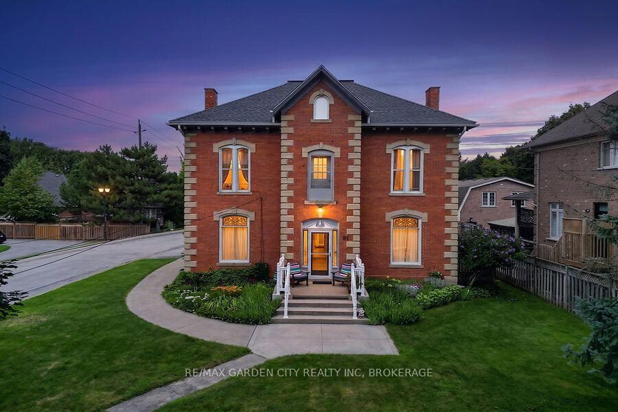 91 Main Street E, Grimsby, ON L3M 1N6
