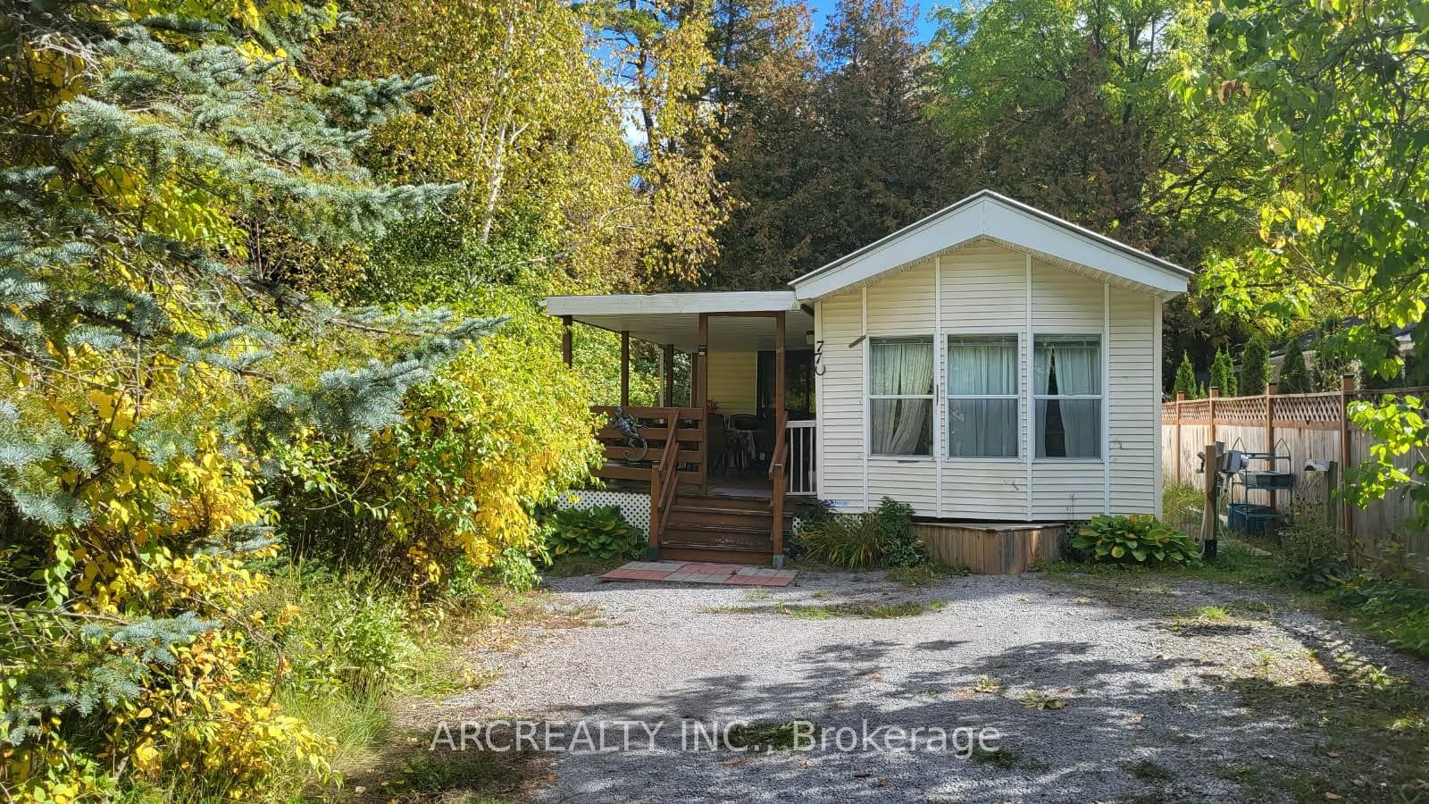 77 Horseshoe Circle, Georgina, ON L0E 1N0