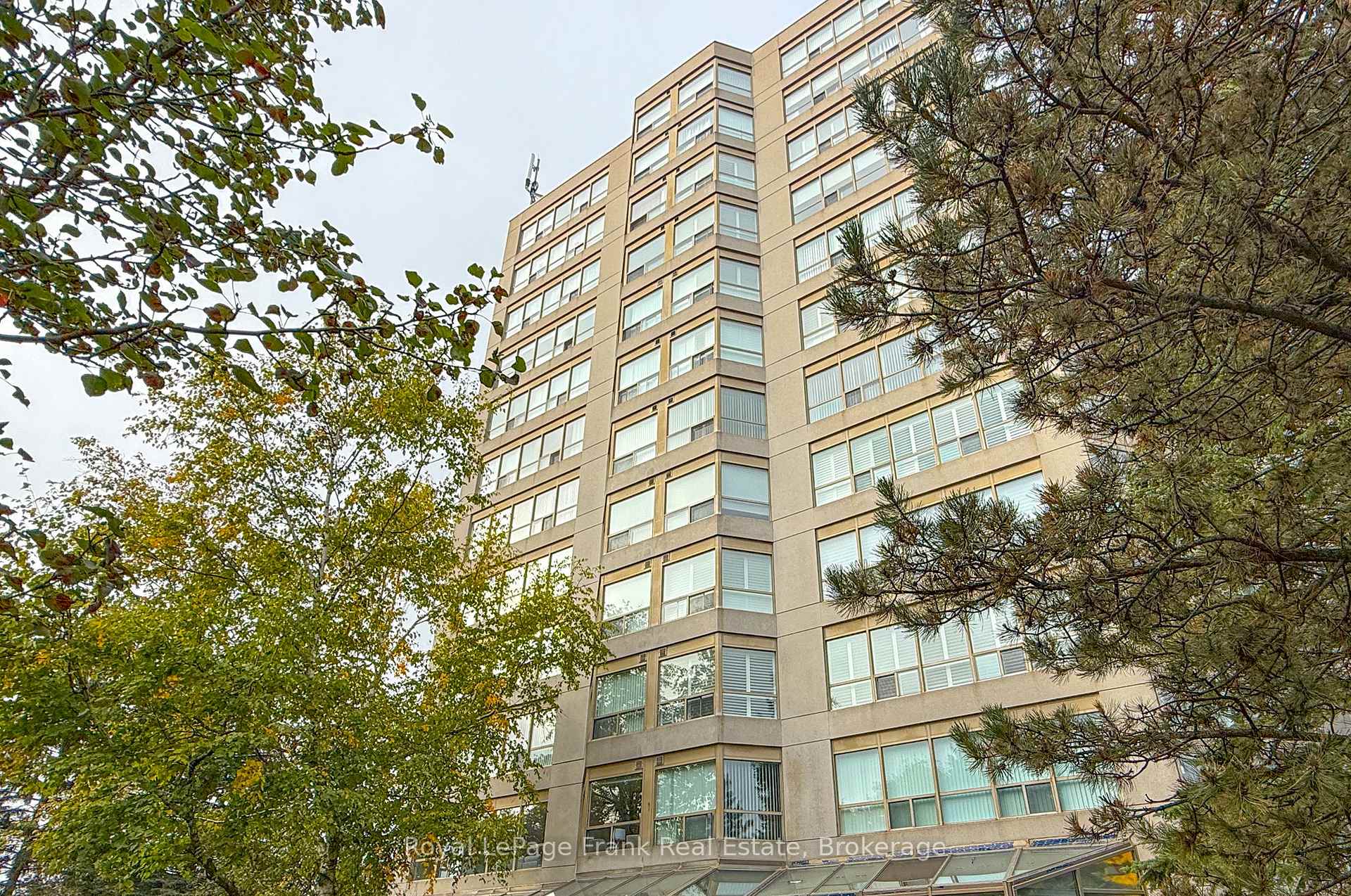 712 Rossland Road E 213, Whitby, ON L1N 9E8