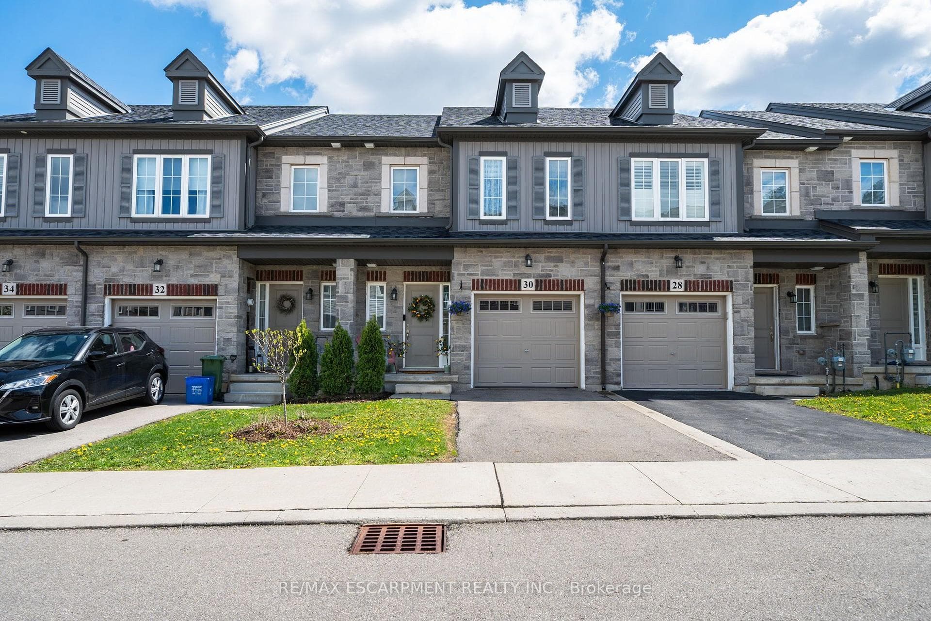 30 CLELAND Avenue, Hamilton, ON L9K 0J9