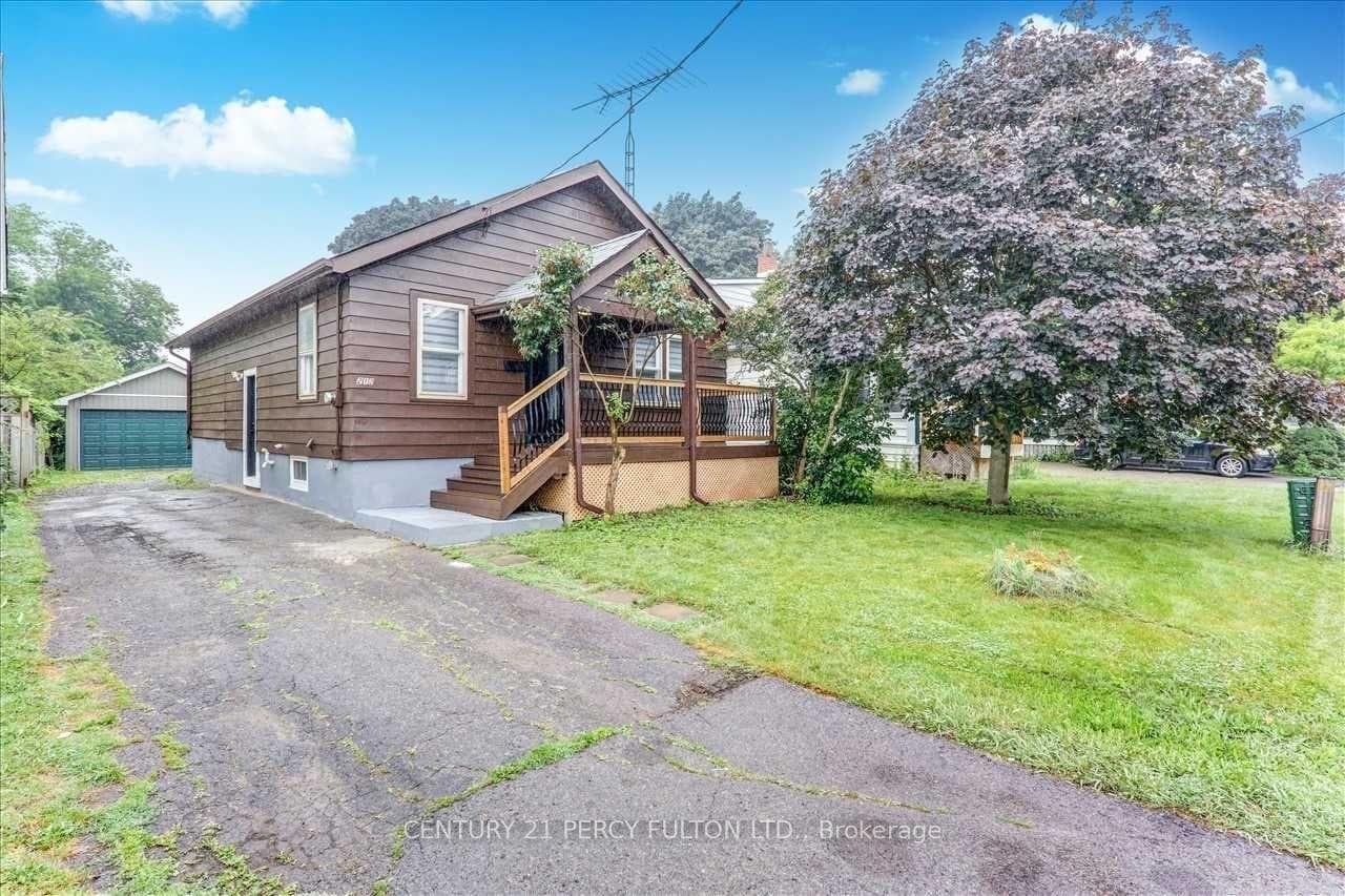 212 Burk Street Main, Oshawa, ON L1J 4C3
