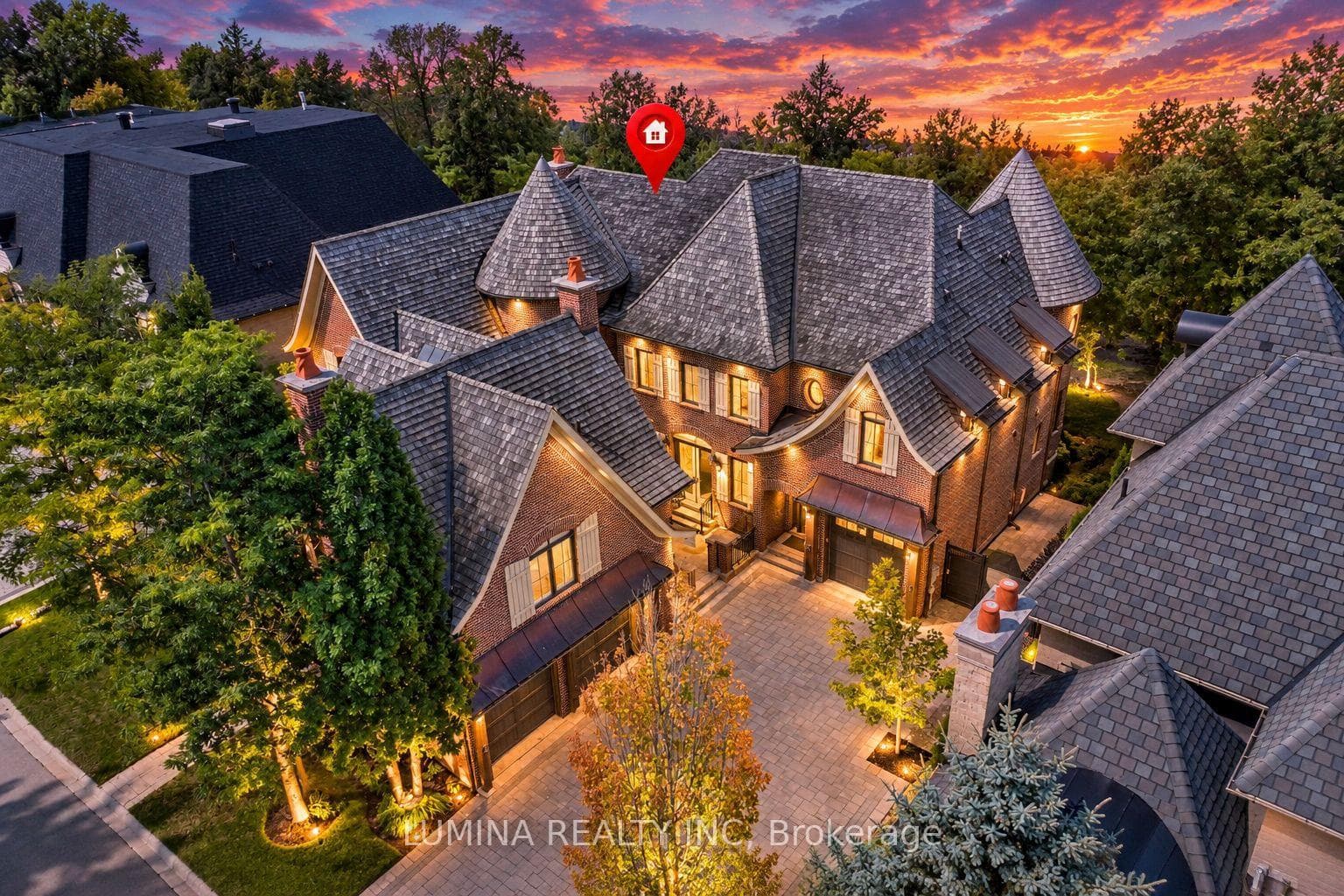 30 Davina Circle N, Aurora, ON L4G 1W1