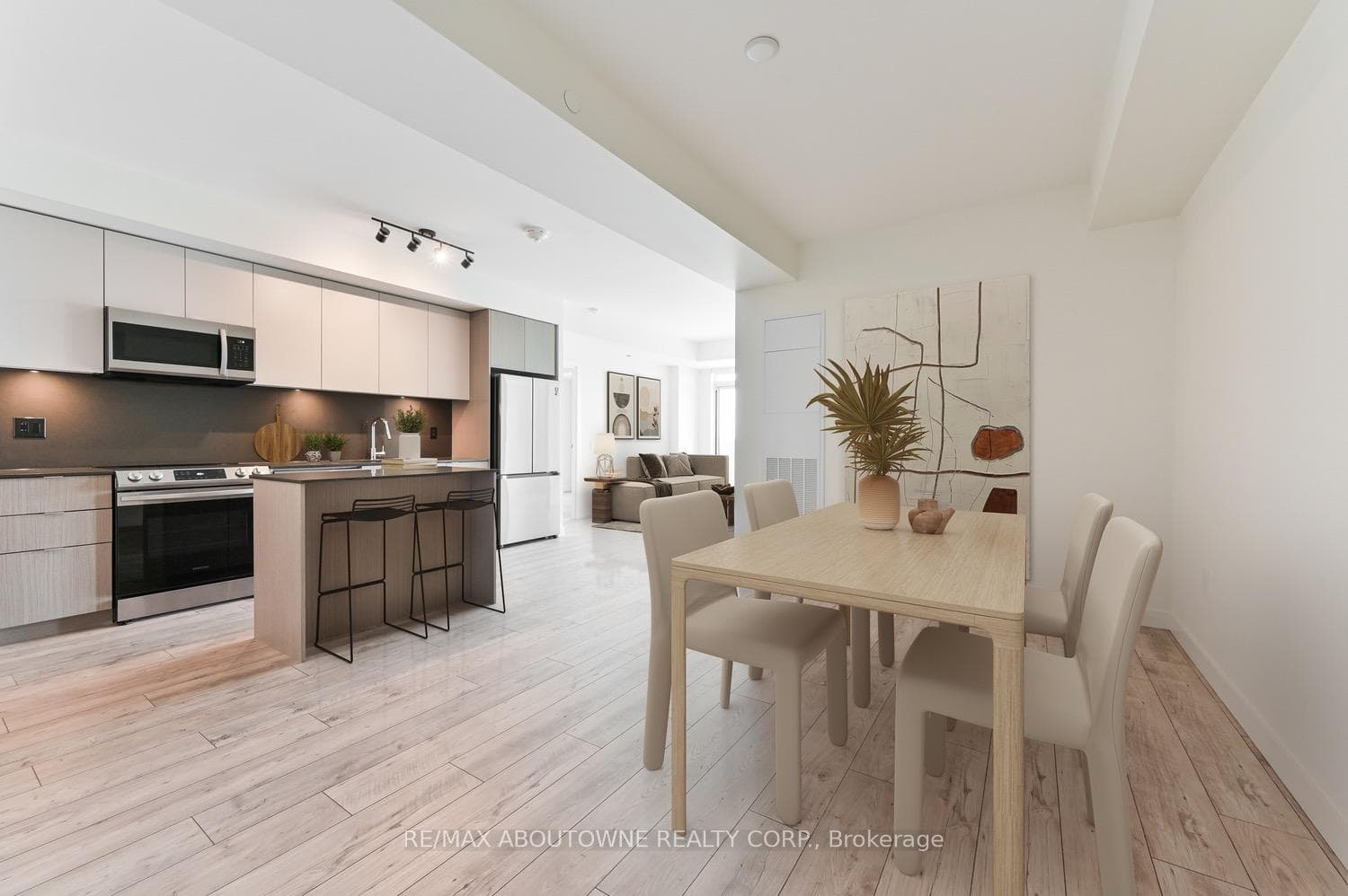 125 Bronte Road A303, Oakville, ON L6L 0H1