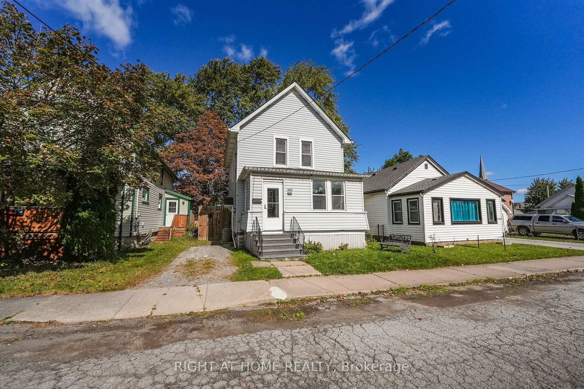 4919 Huron Street, Niagara Falls, ON L2E 2J4