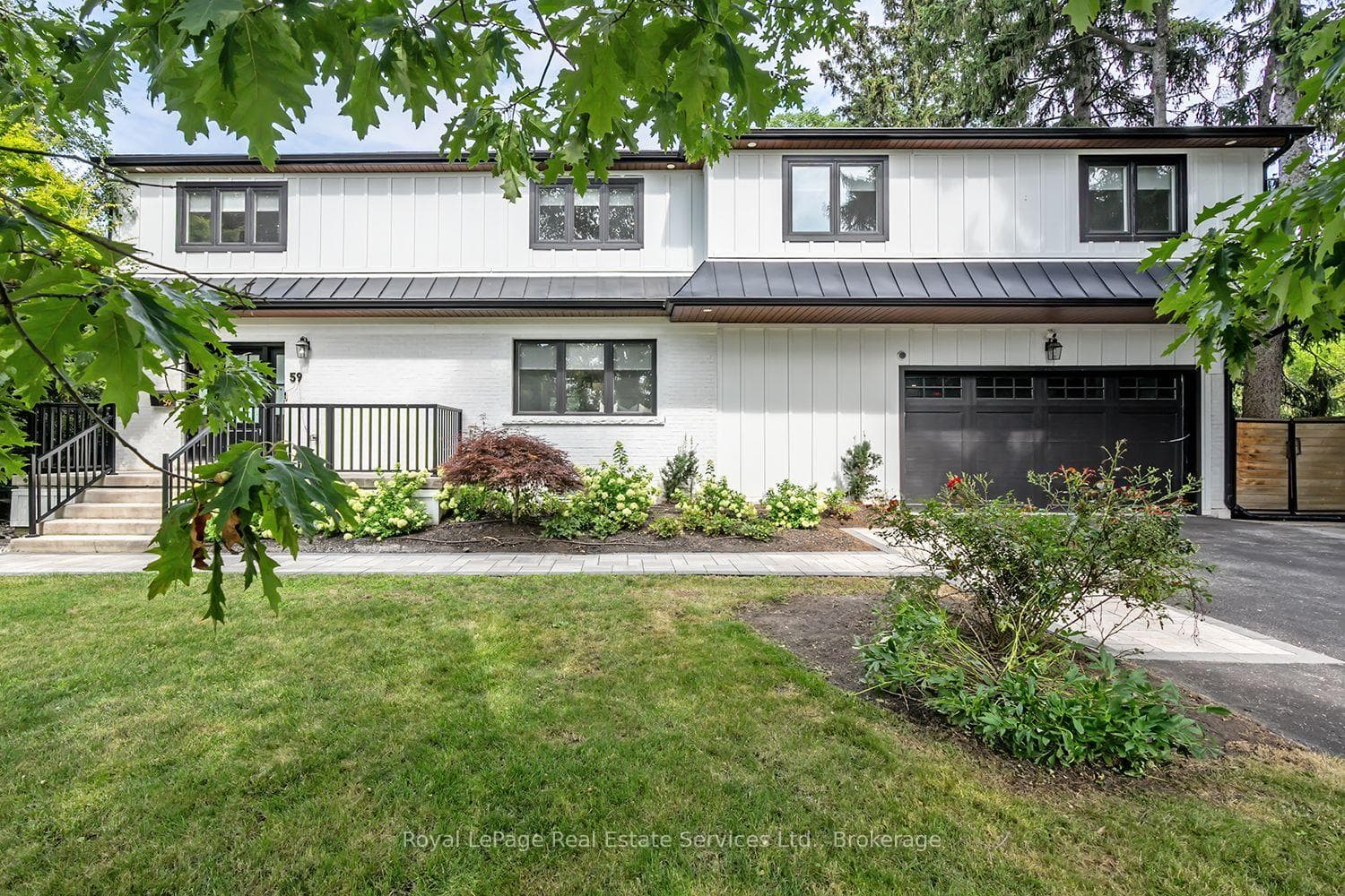 59 Fairwood Place E, Burlington, ON L7T 2B7