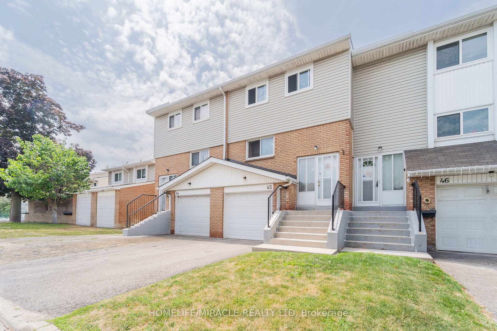 45 Lincoln Court, Brampton, ON L6T 3Z2