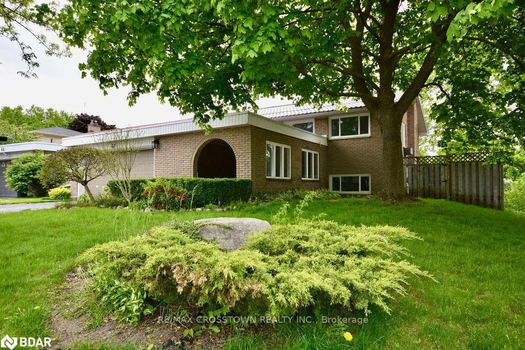 64 MARSHALL Street, Barrie, ON L4N 3S8