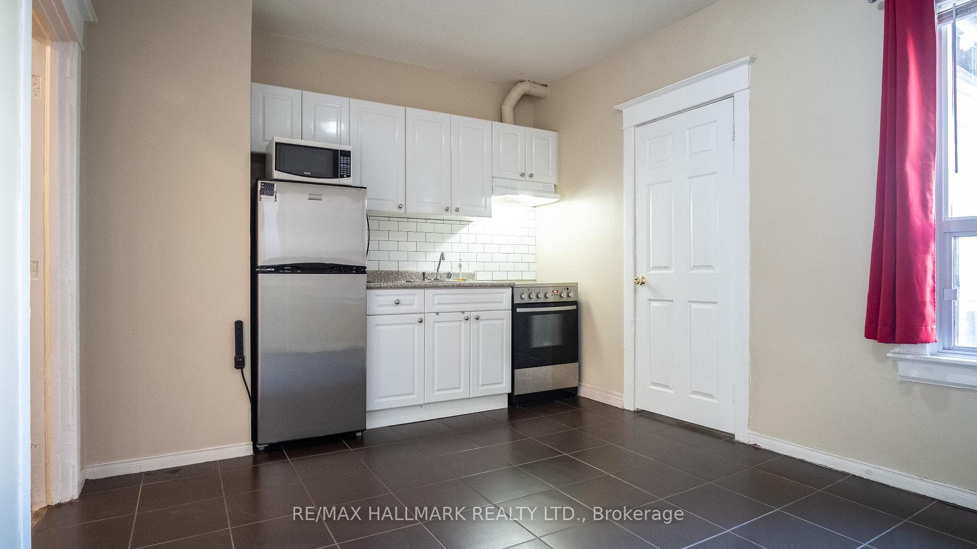 560 Jones Avenue 3, Toronto, ON M4J 3H1