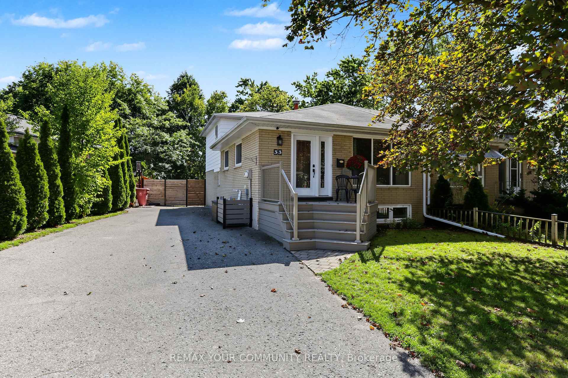 33 McDonald Drive, Aurora, ON L4G 2T4