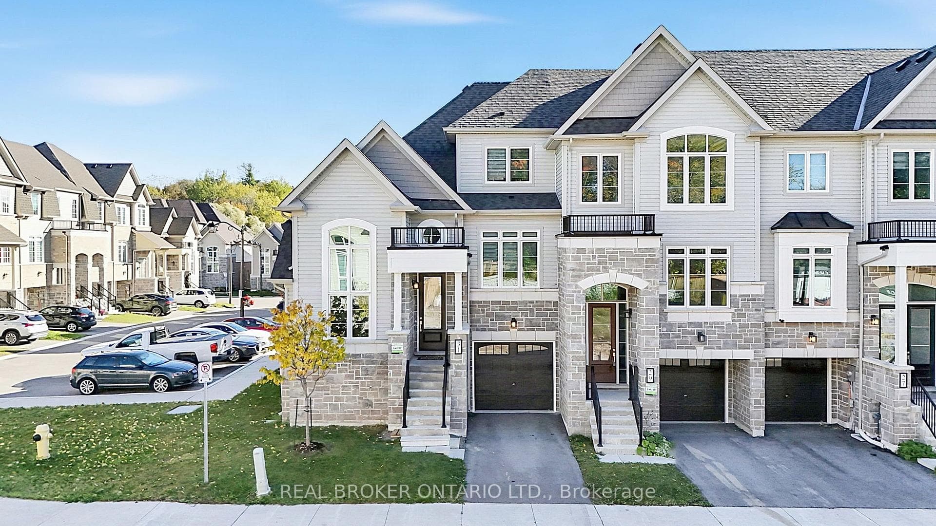 31 Lyall Stokes Circle, East Gwillimbury, ON L0G 1M0