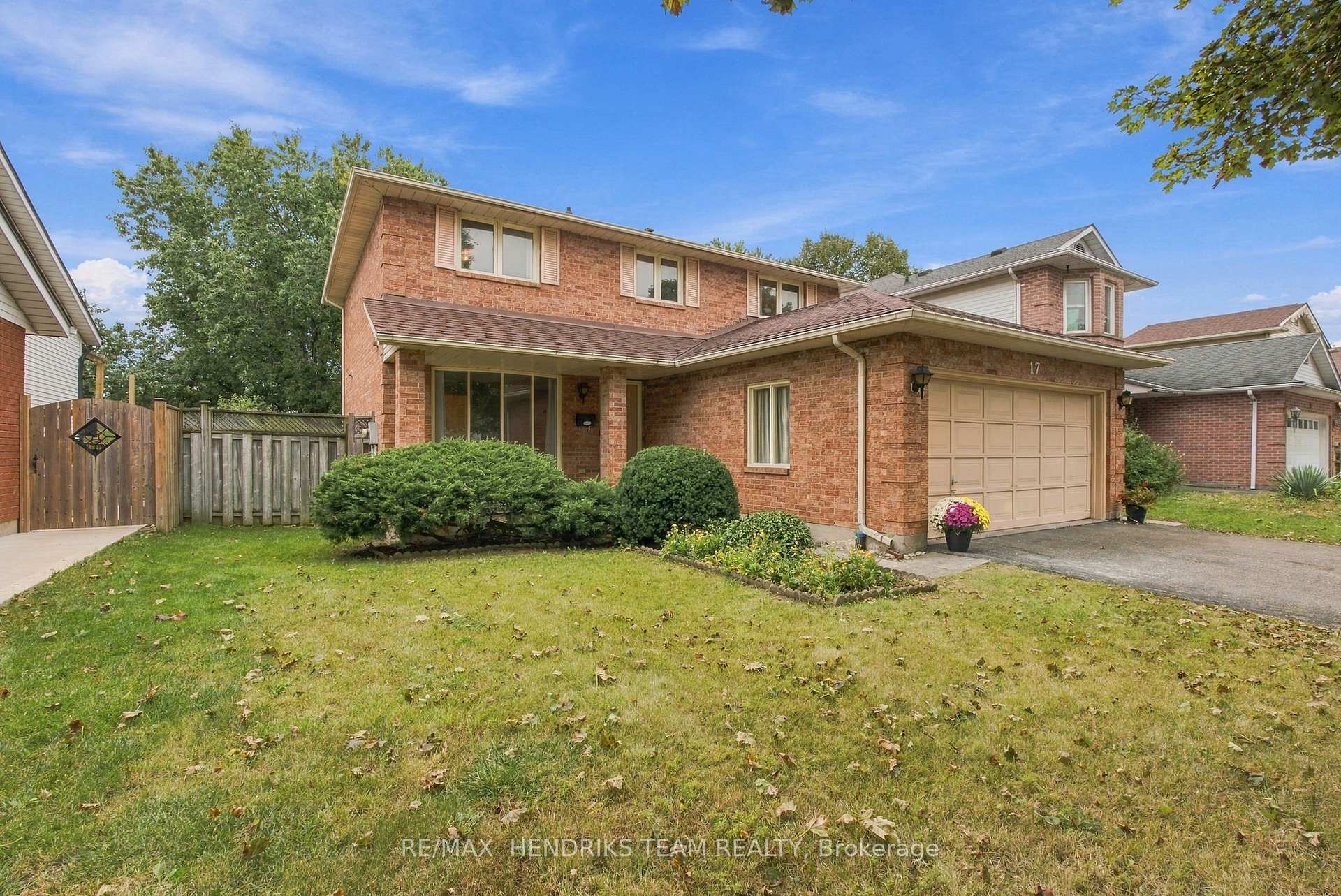 17 Farmington Drive, St. Catharines, ON L2S 3E8
