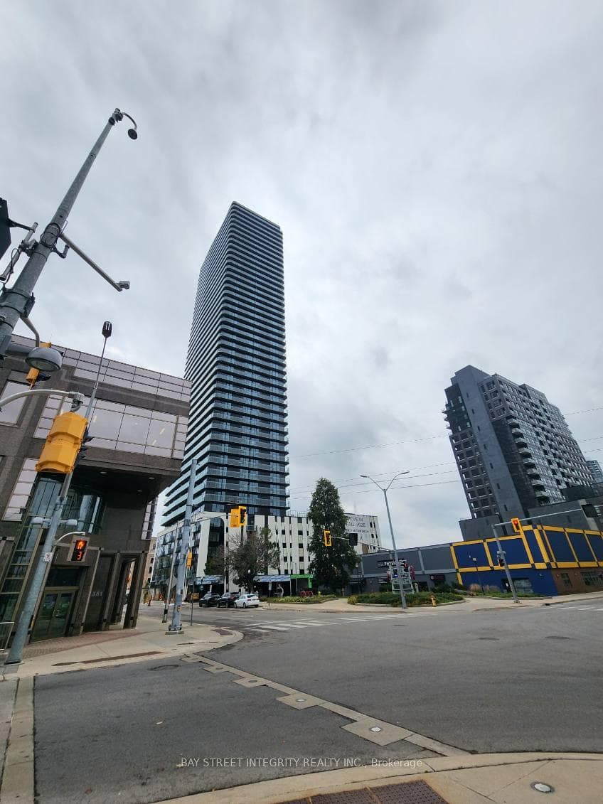 Francis 30 Street, Kitchener, ON N2G 0H1
