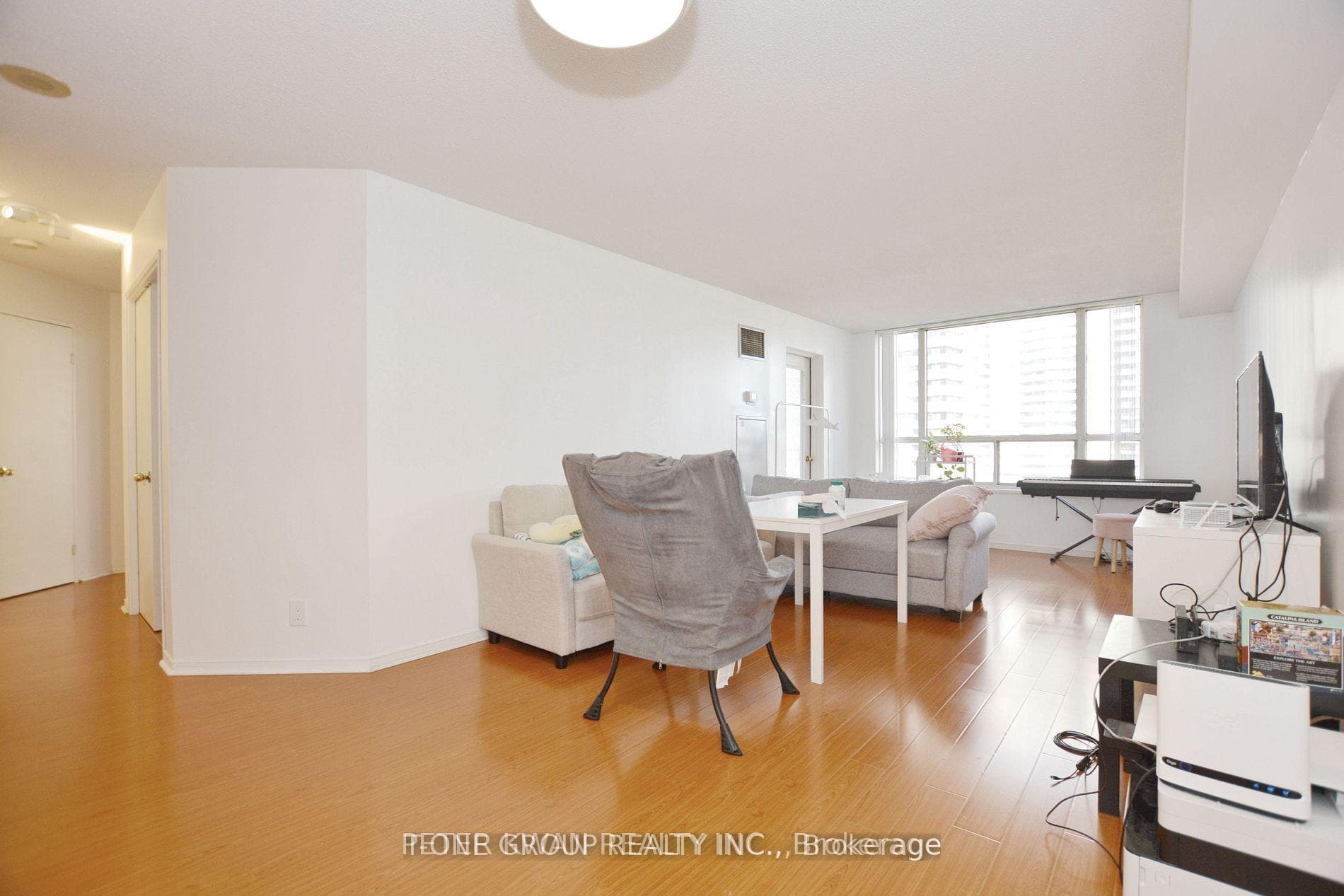 188 Fairview Mall Drive 1002, Toronto, ON M2J 0H7