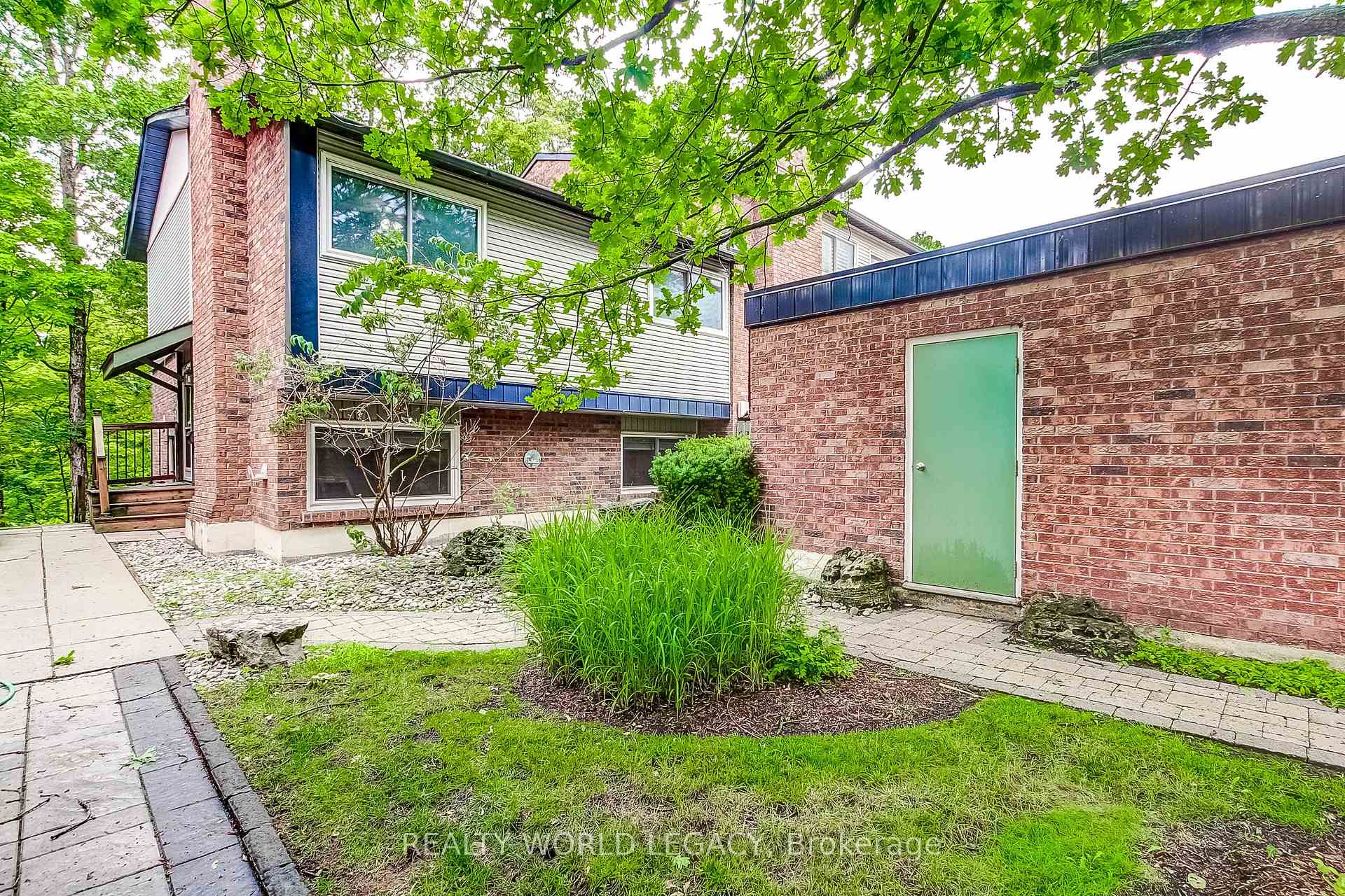 1580 Kerns Road 1, Burlington, ON L7P 3A7