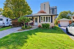 73 BELTON Drive, Kitchener, ON N2M 2B7